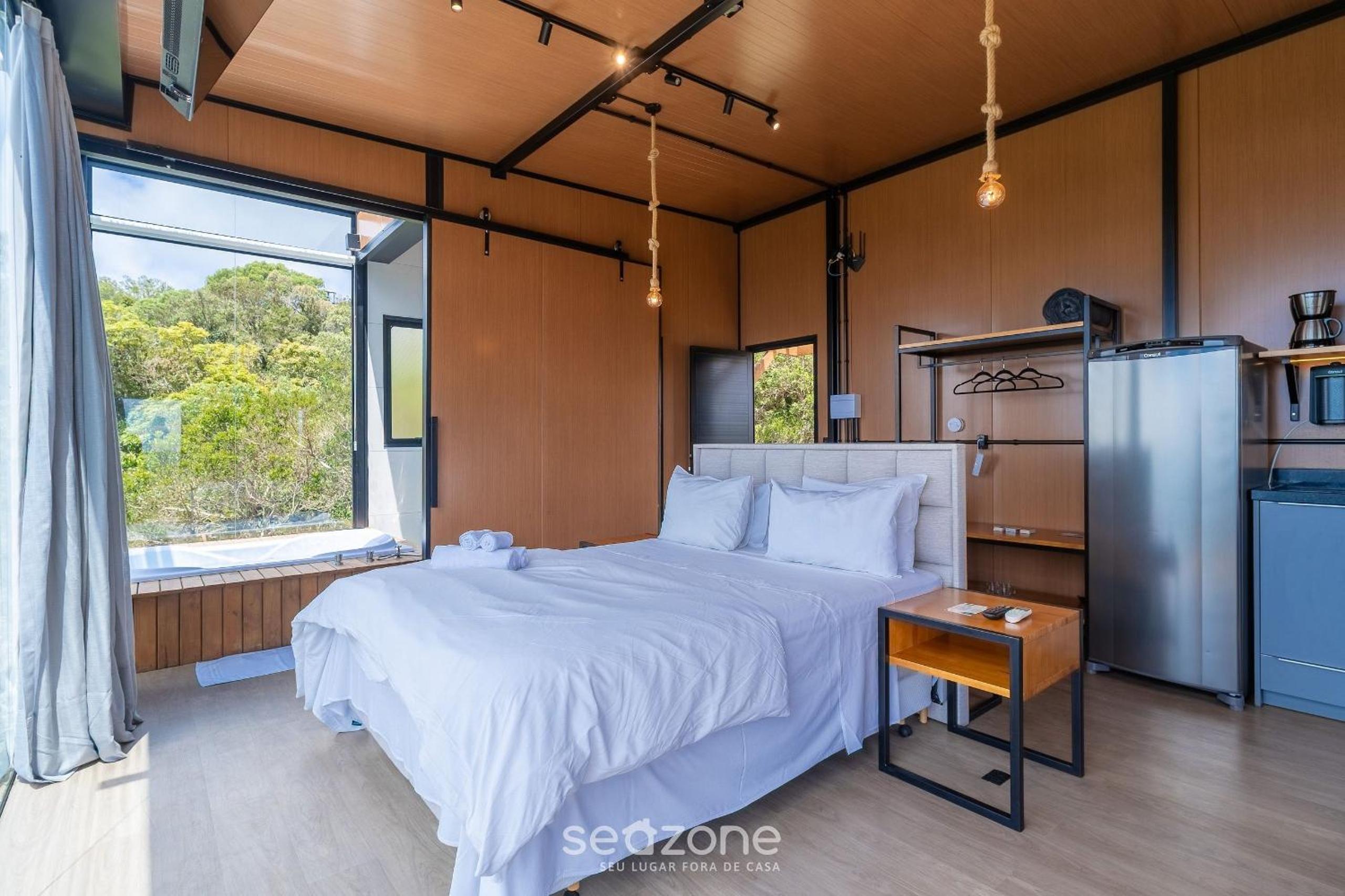 Charming chalet with fireplace and hot tub! VST044