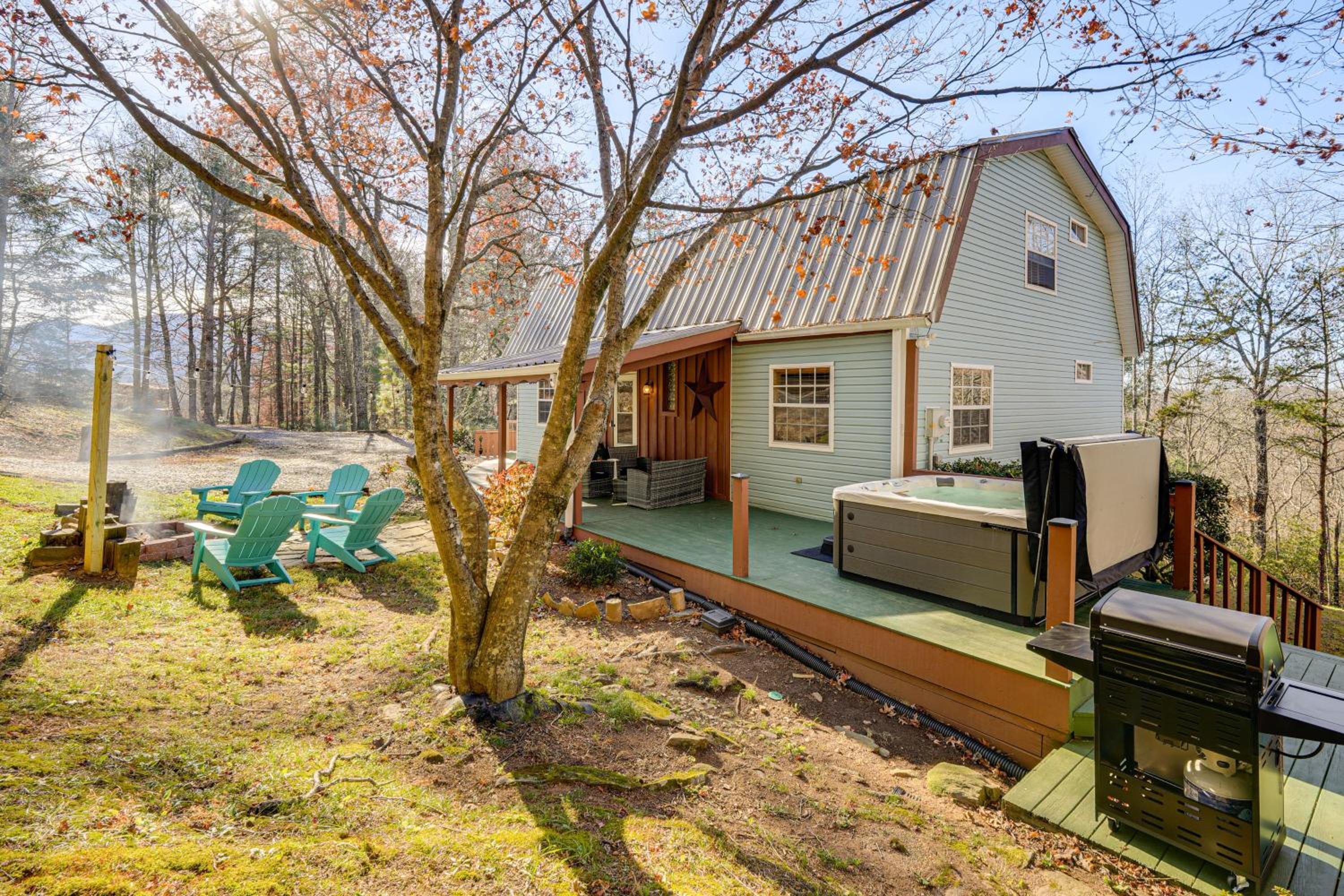 Hot Tub and Views! Squatchs Place in Blairsville