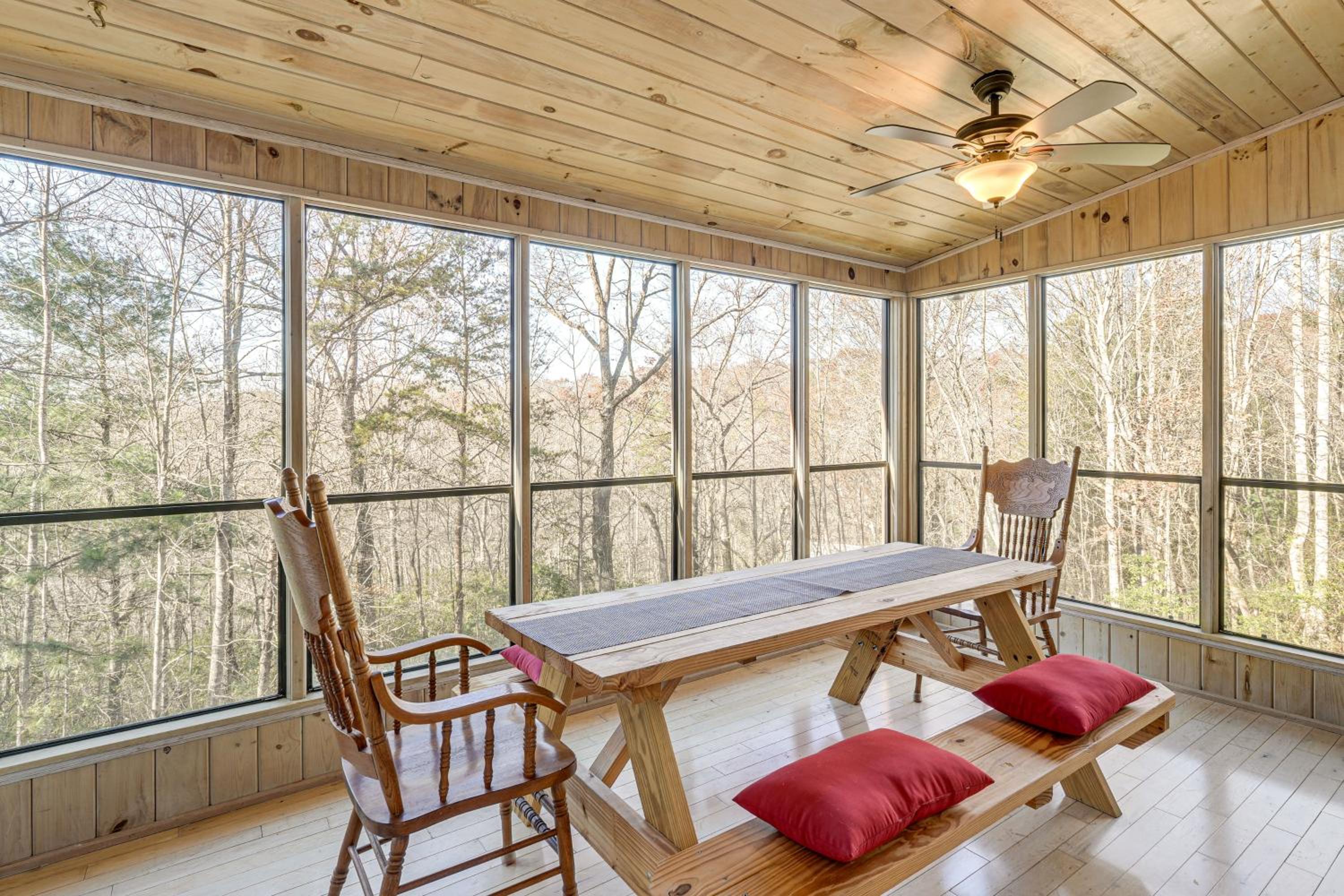 Hot Tub and Views! Squatchs Place in Blairsville