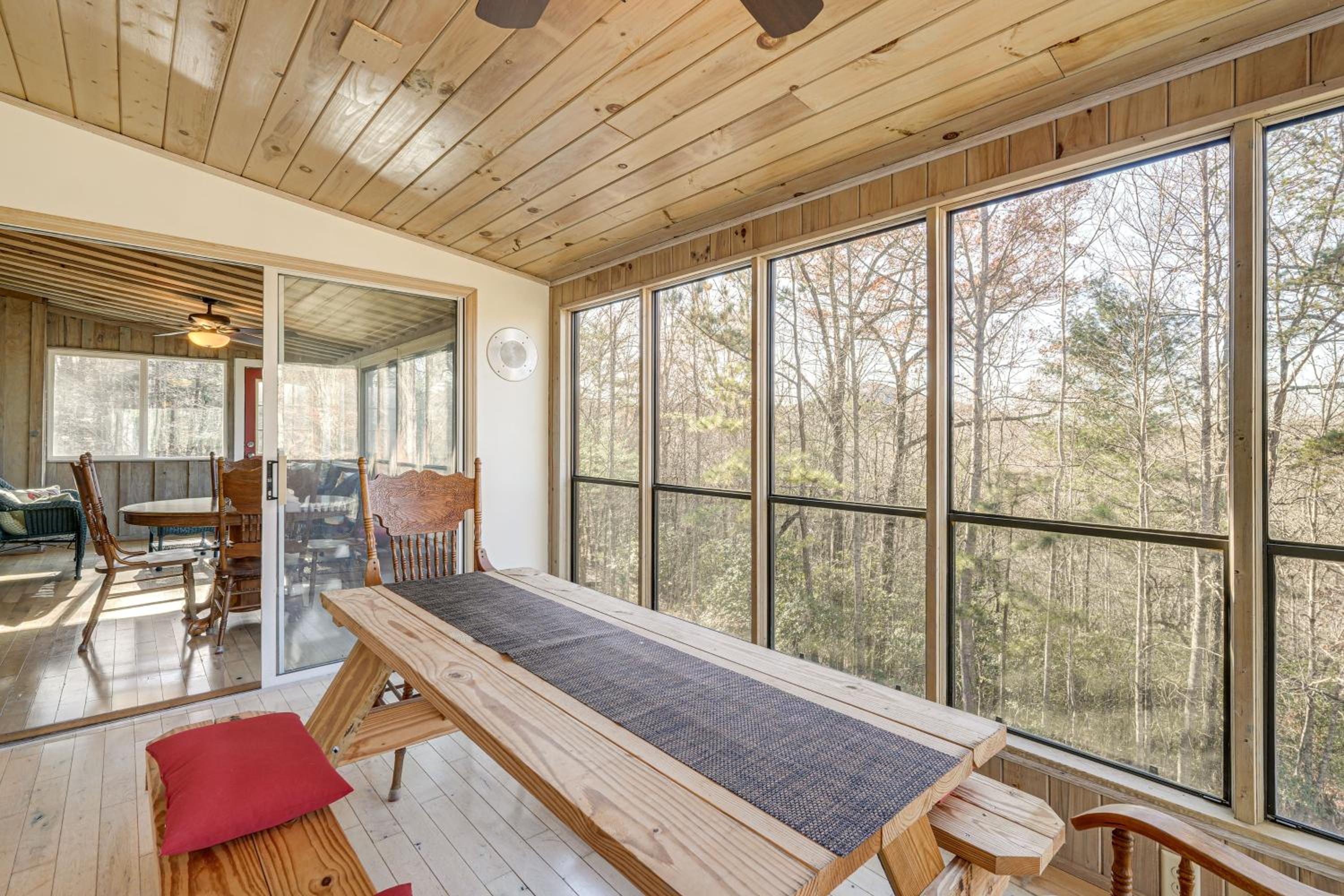 Hot Tub and Views! Squatchs Place in Blairsville