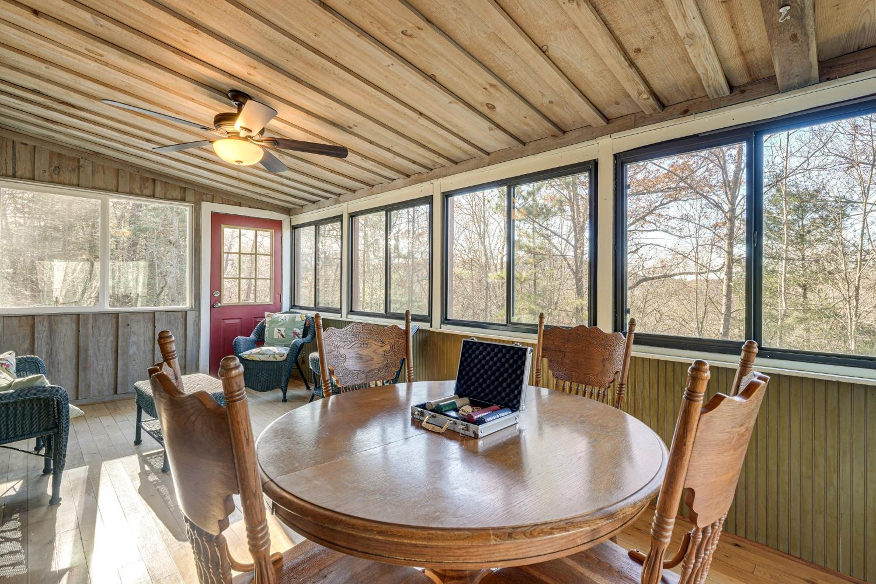 Hot Tub and Views! Squatchs Place in Blairsville
