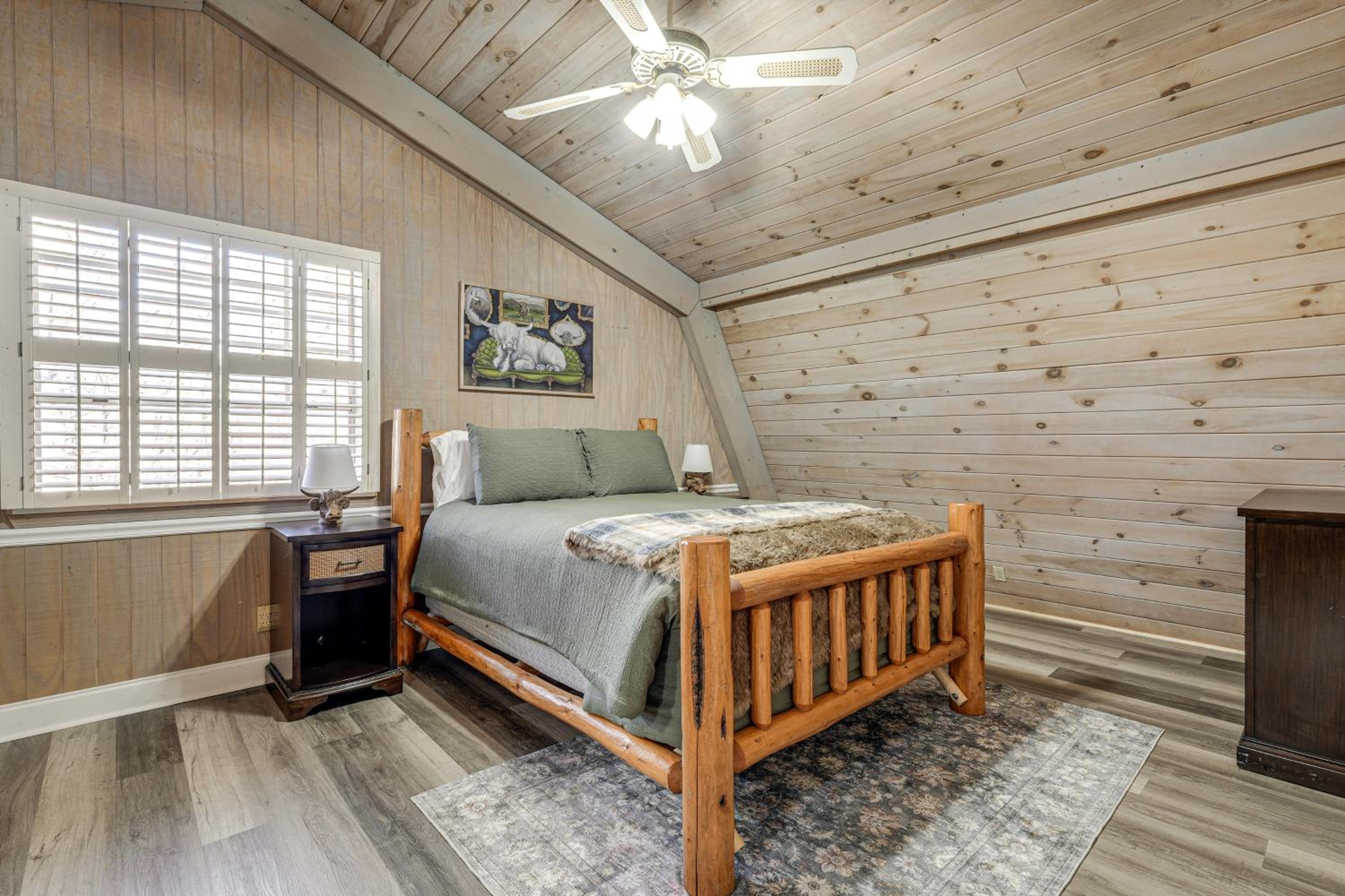 Hot Tub and Views! Squatchs Place in Blairsville