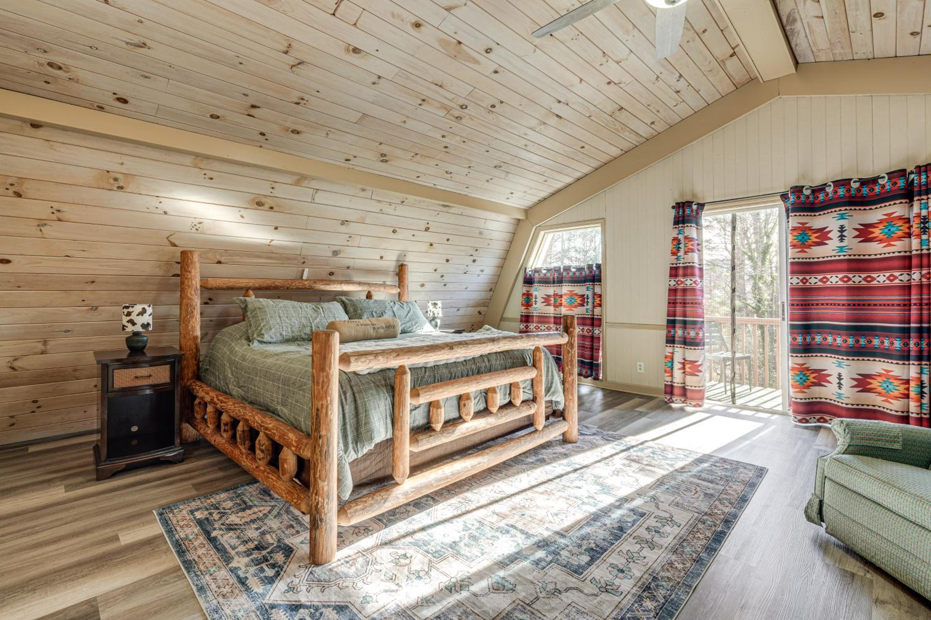 Hot Tub and Views! Squatchs Place in Blairsville