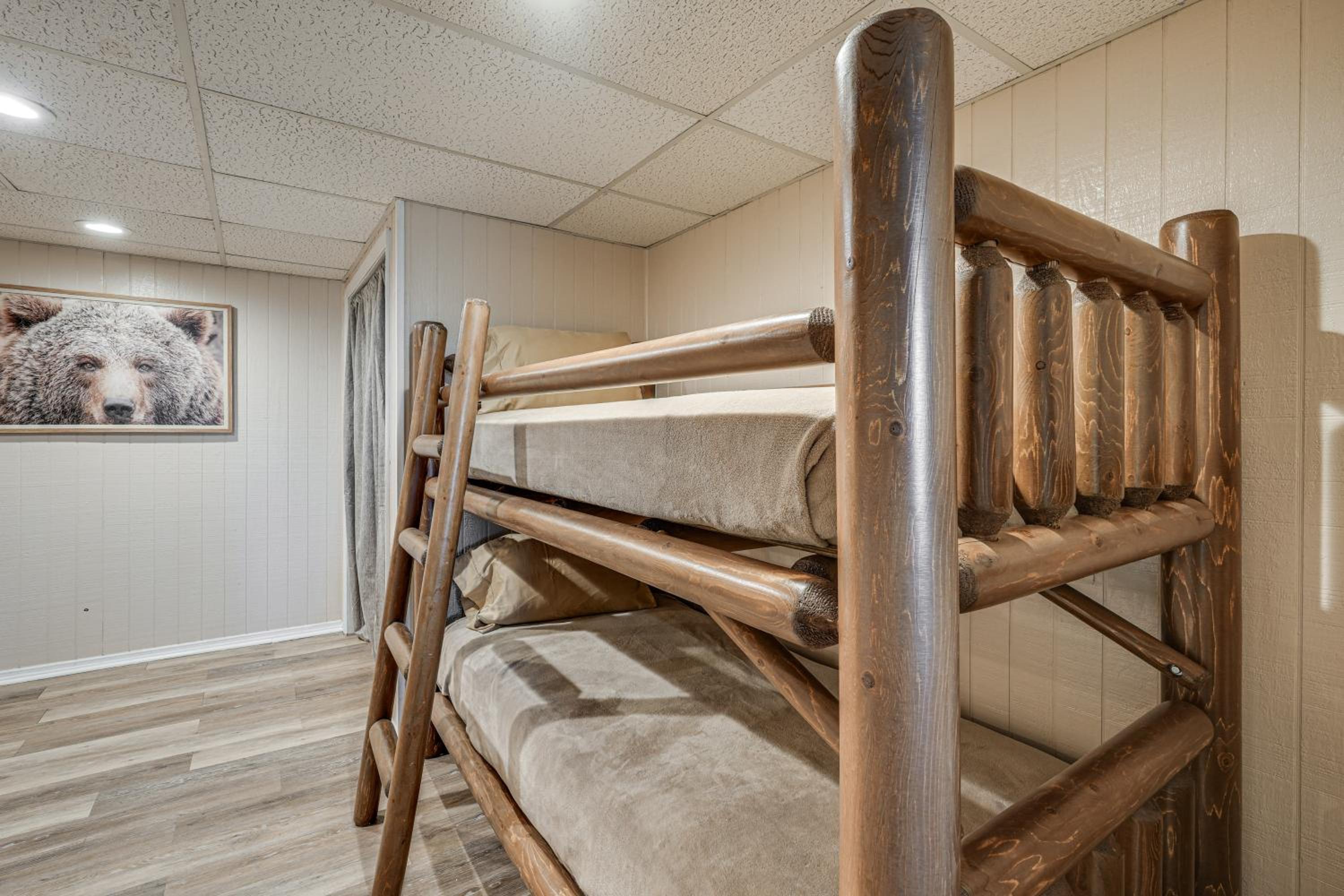 Hot Tub and Views! Squatchs Place in Blairsville