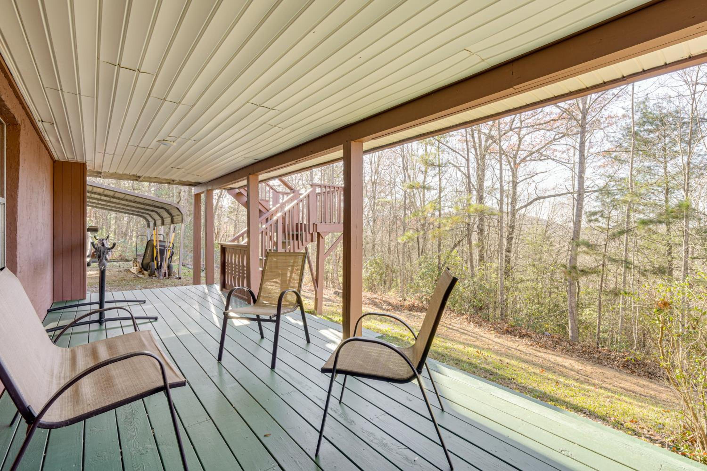 Hot Tub and Views! Squatchs Place in Blairsville