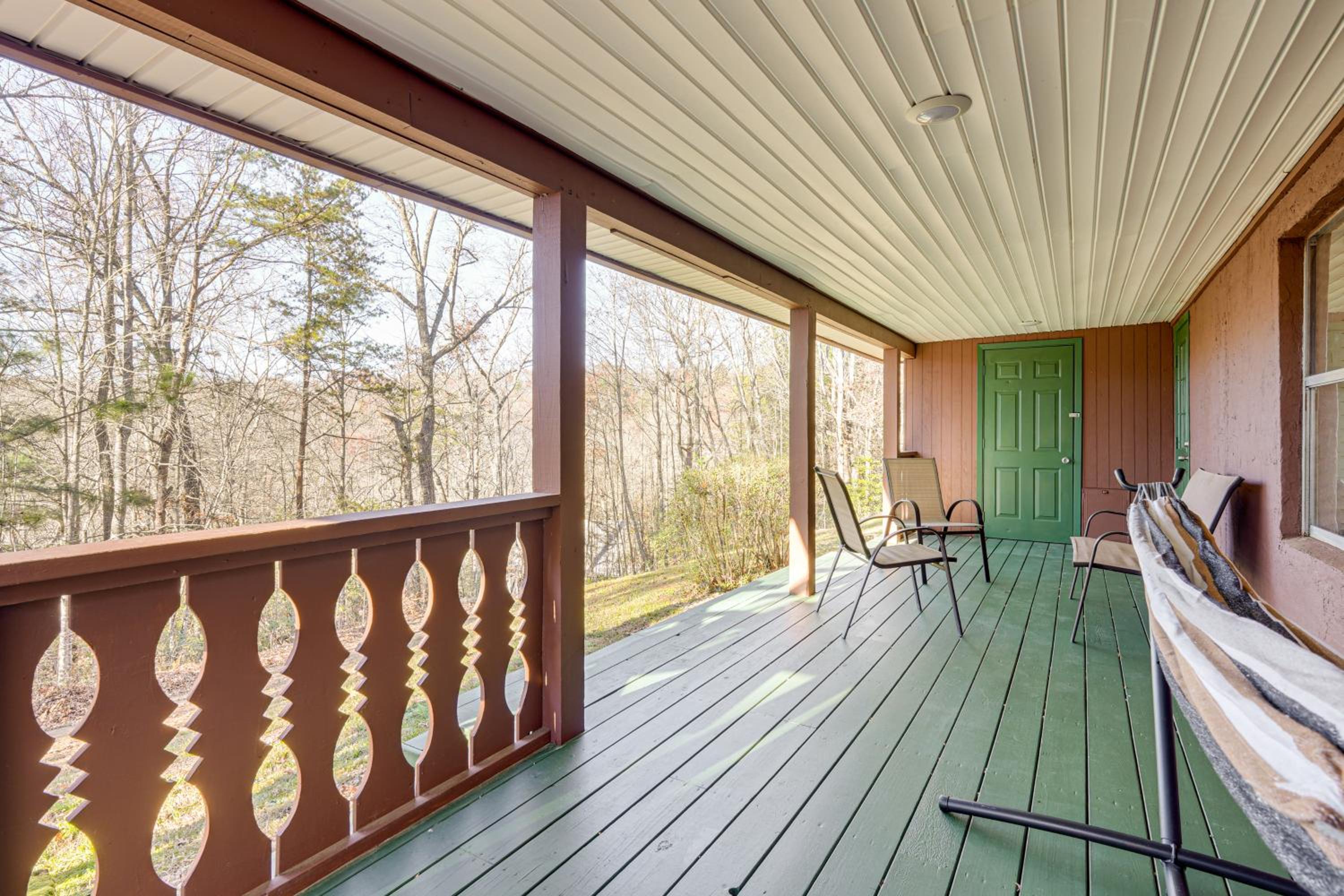 Hot Tub and Views! Squatchs Place in Blairsville