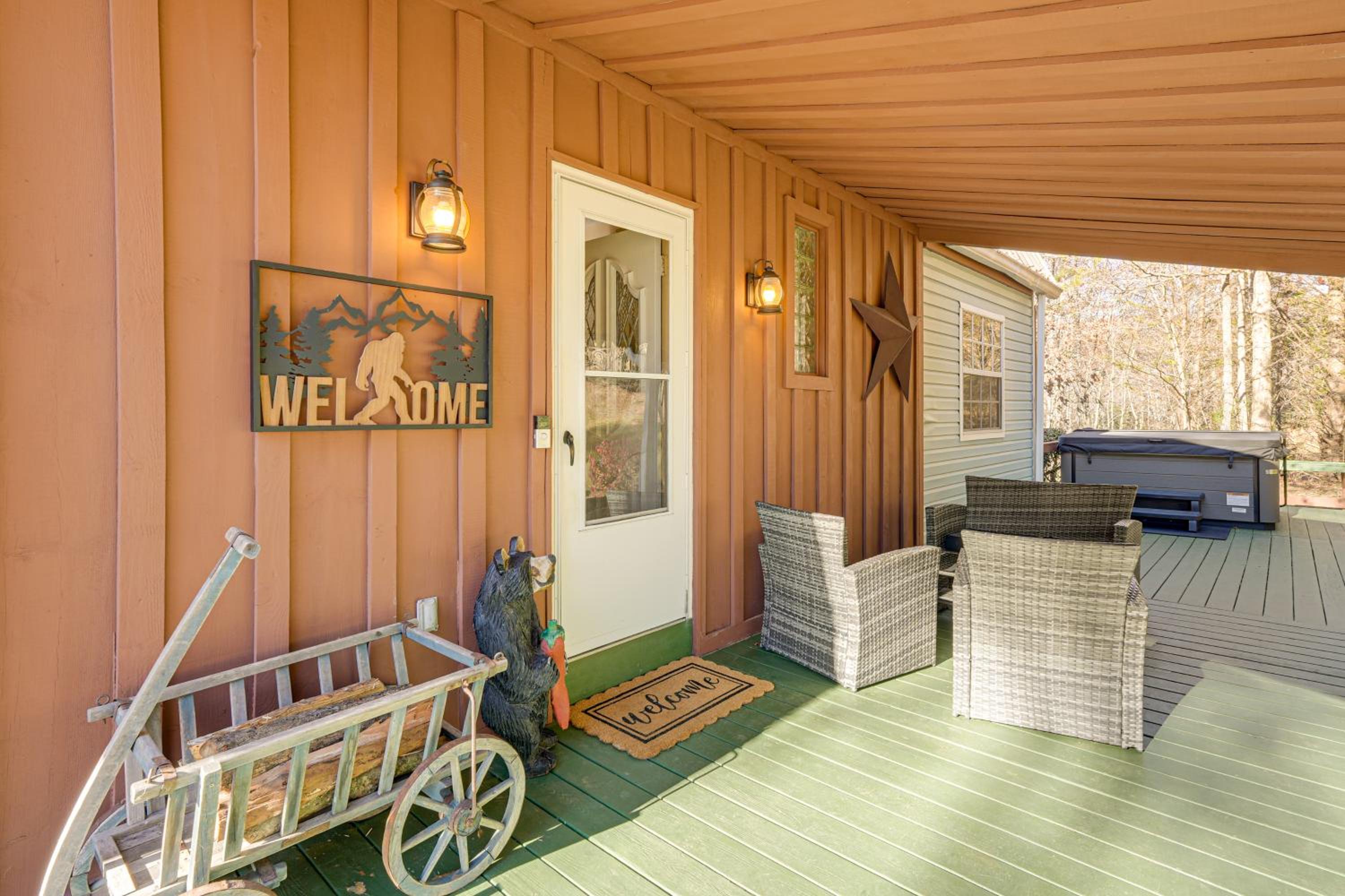 Hot Tub and Views! Squatchs Place in Blairsville