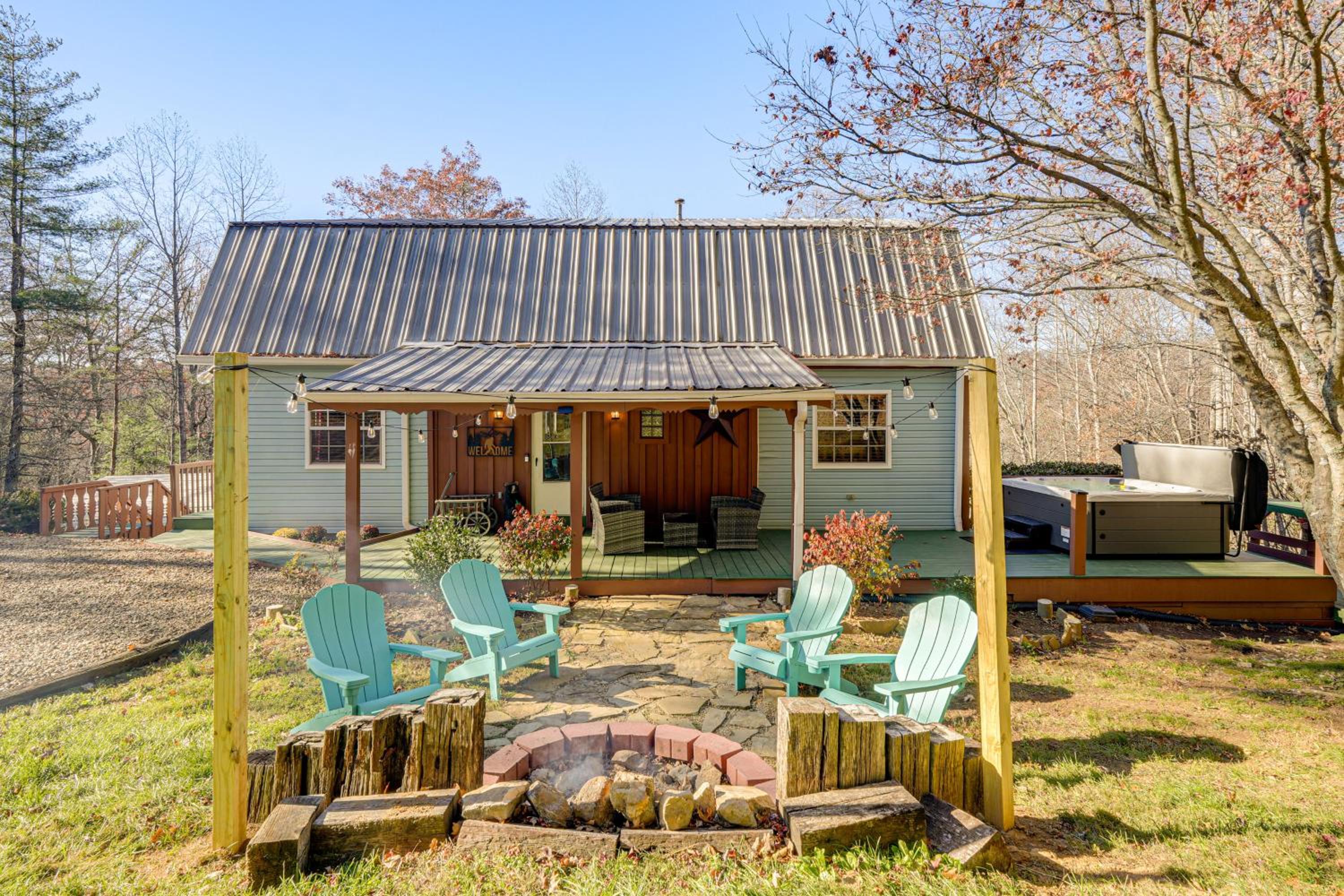 Hot Tub and Views! Squatchs Place in Blairsville