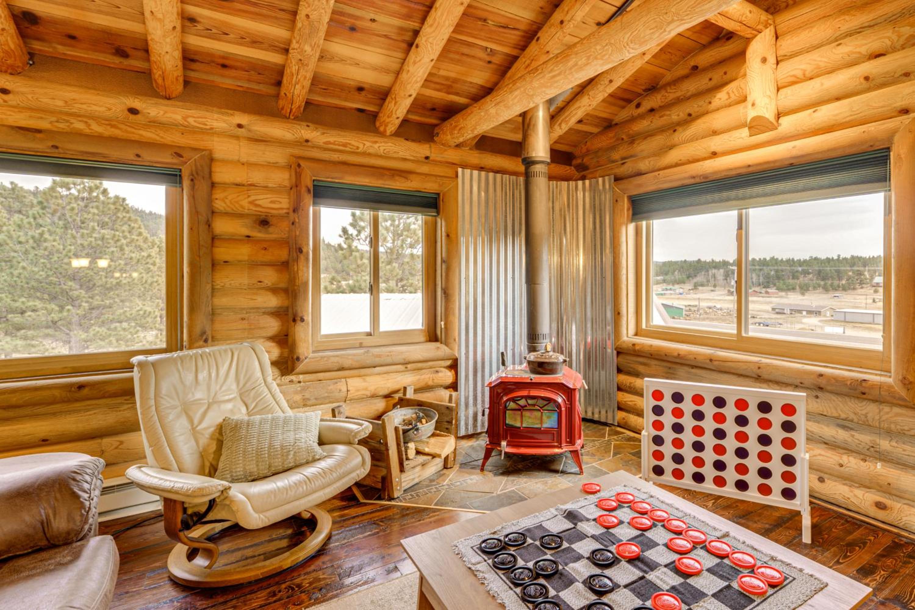 Luxe Multi-Level Cabin 6 Mi to Angel Fire Resort!