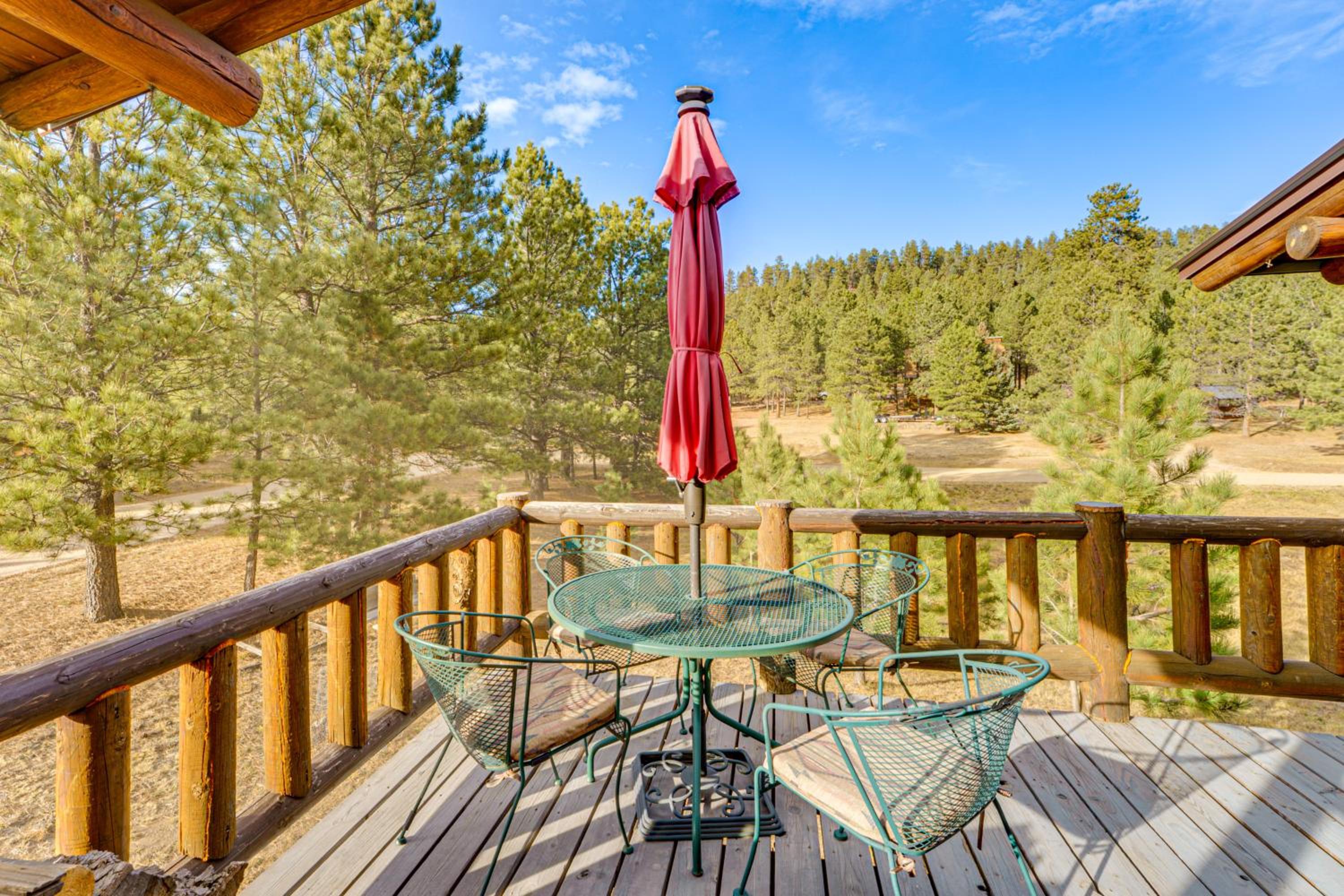 Luxe Multi-Level Cabin 6 Mi to Angel Fire Resort!