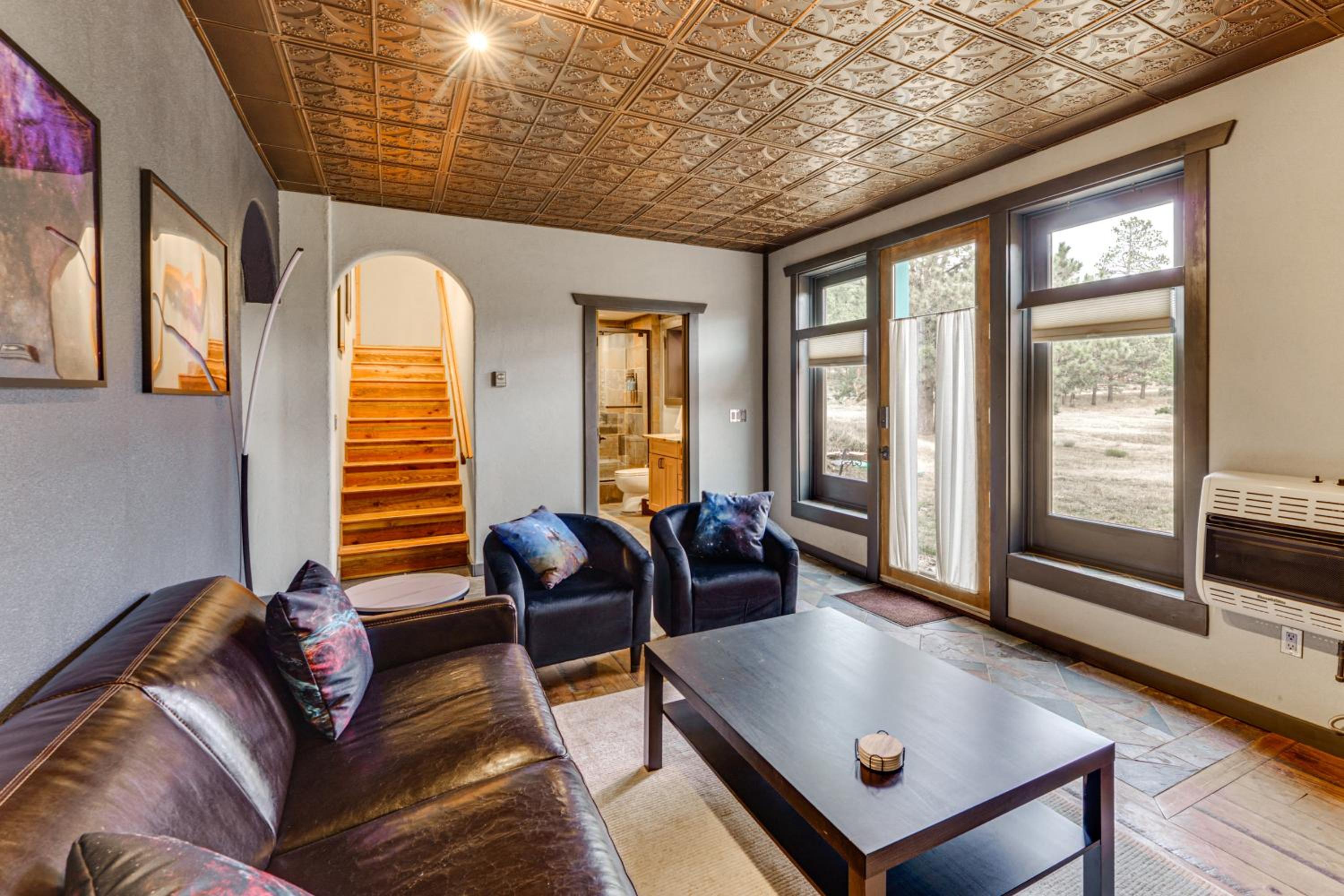 Luxe Multi-Level Cabin 6 Mi to Angel Fire Resort!