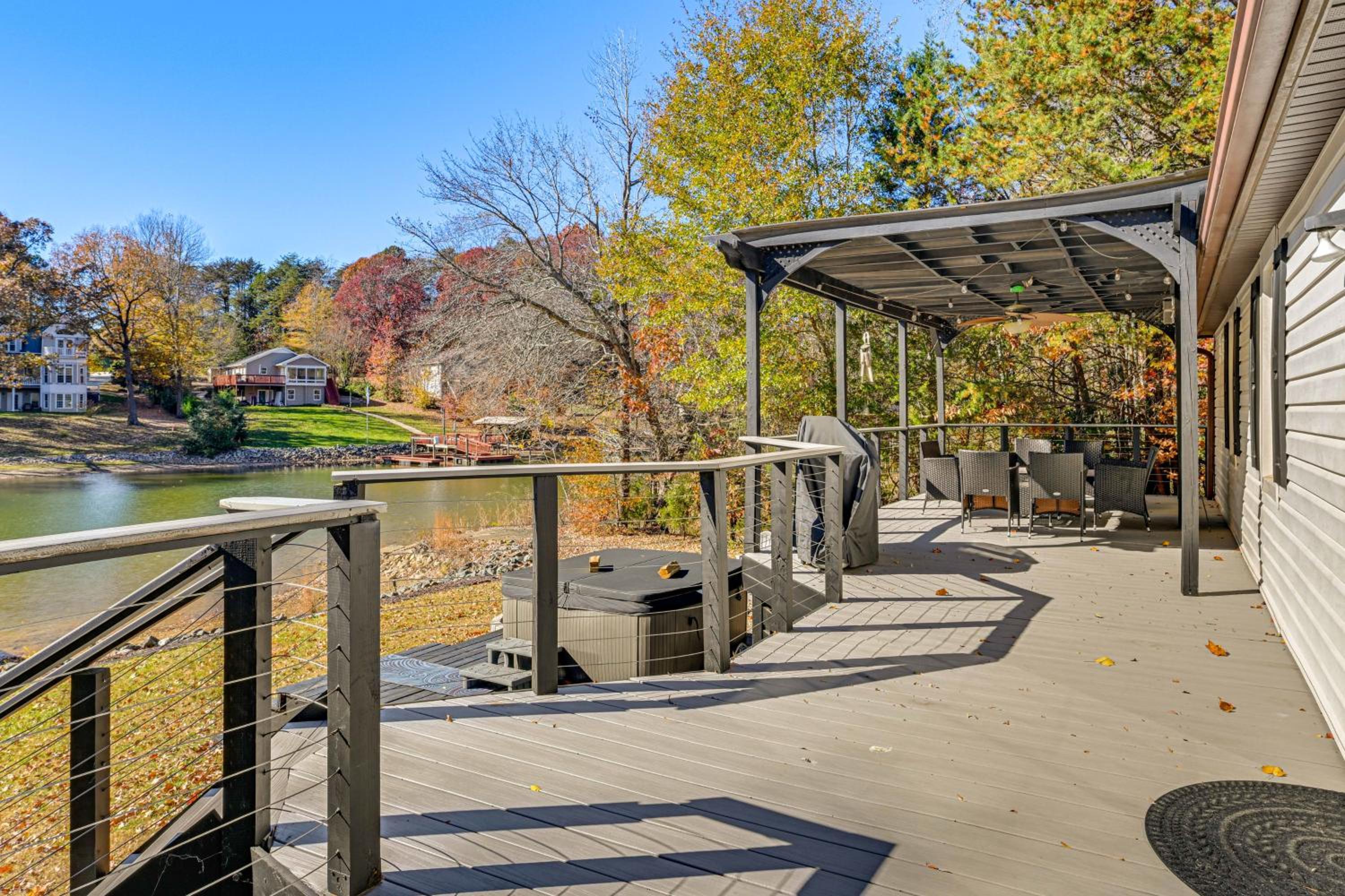 Boaters Paradise on Lake Norman with Private Dock!