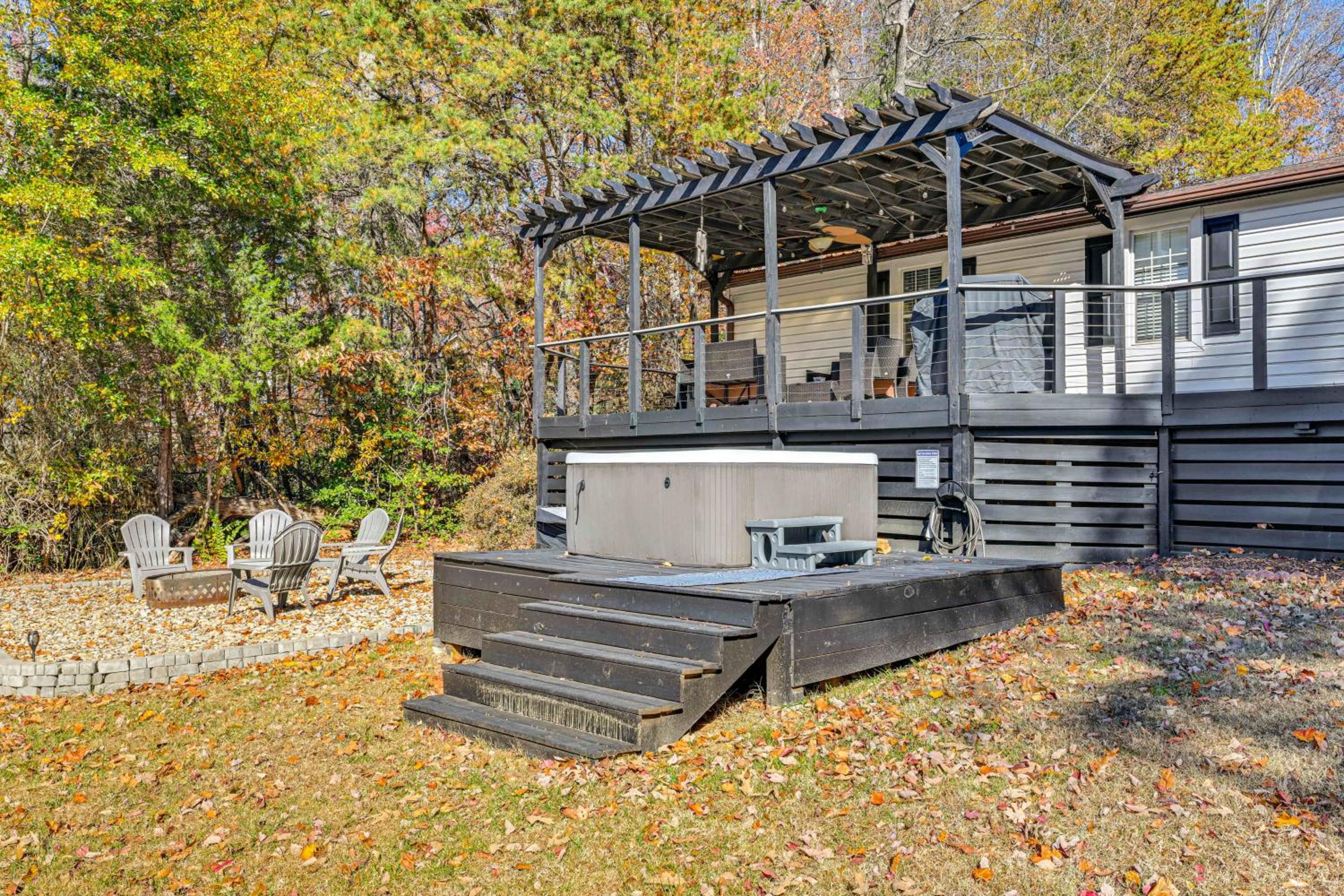 Boaters Paradise on Lake Norman with Private Dock!