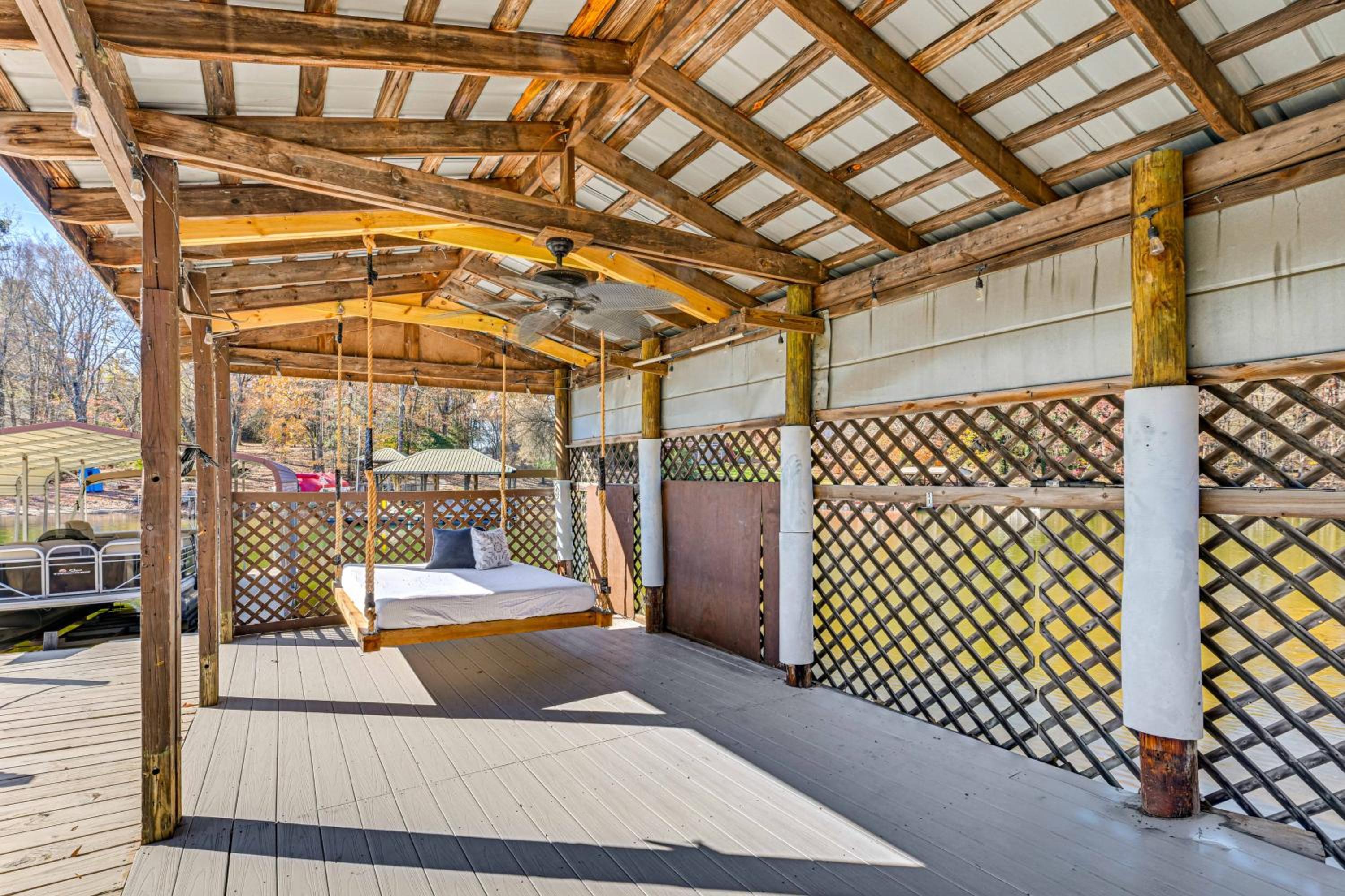 Boaters Paradise on Lake Norman with Private Dock!