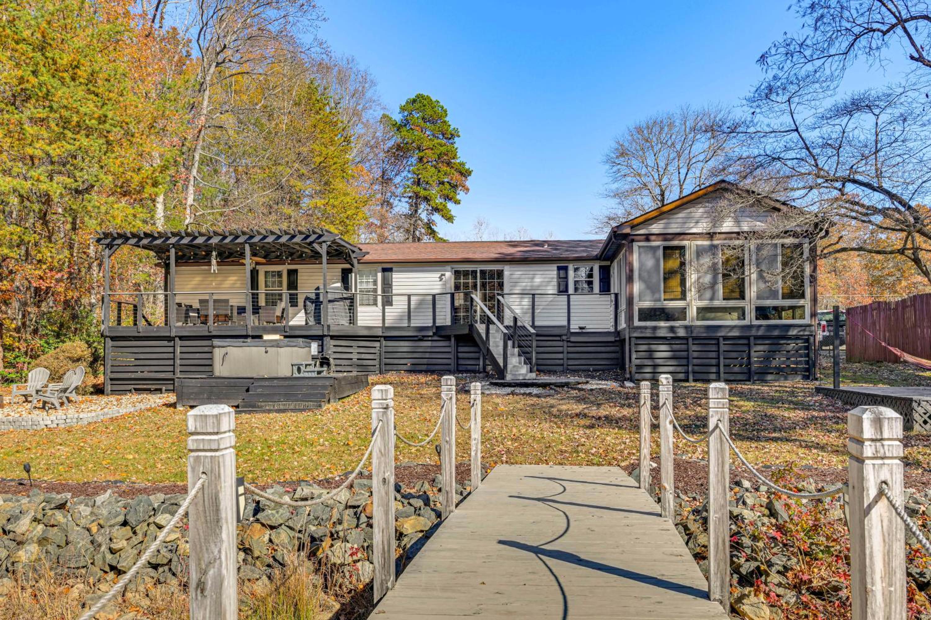 Boaters Paradise on Lake Norman with Private Dock!