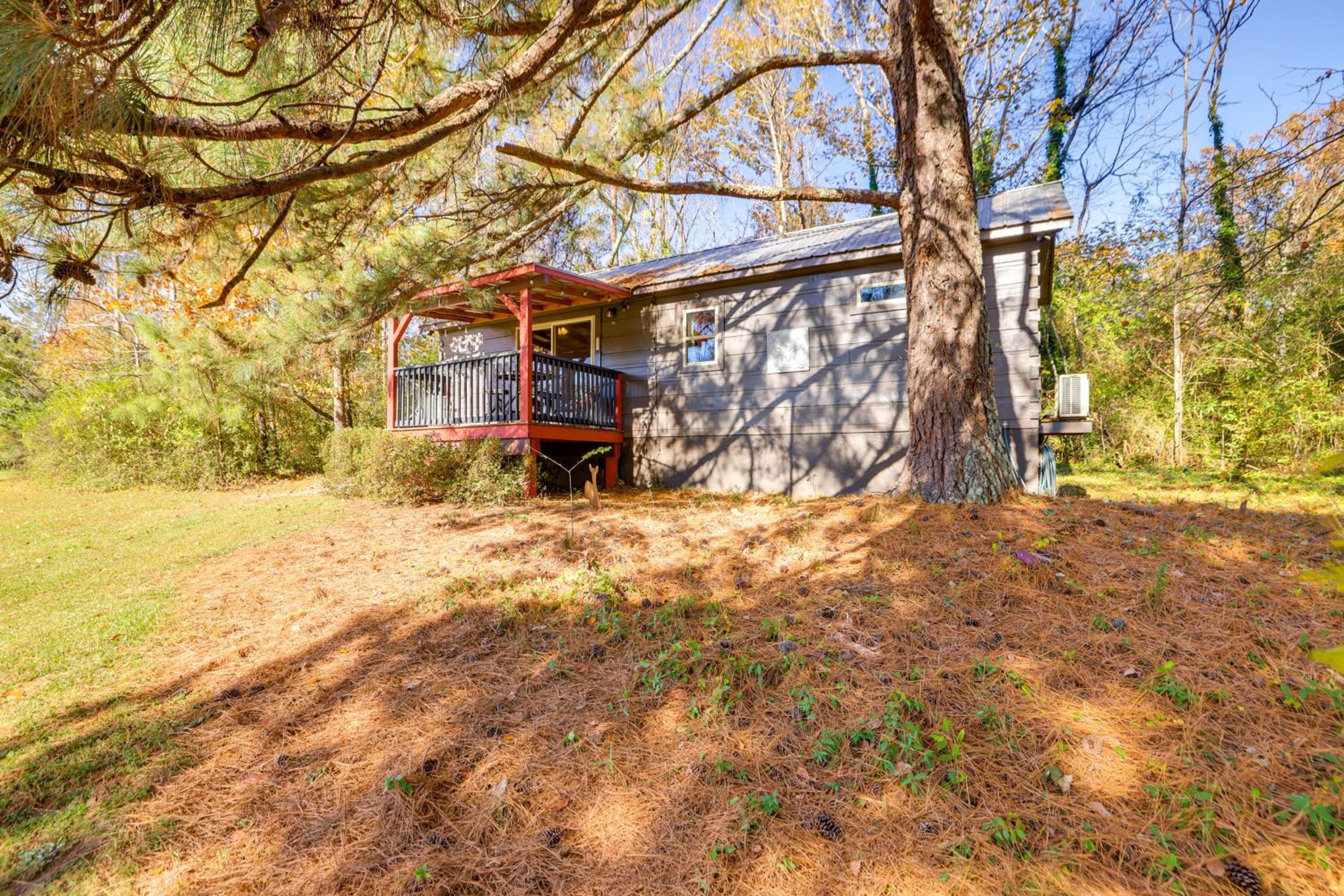 Cabin on Serene Horse Farm Near TIEC and Wineries
