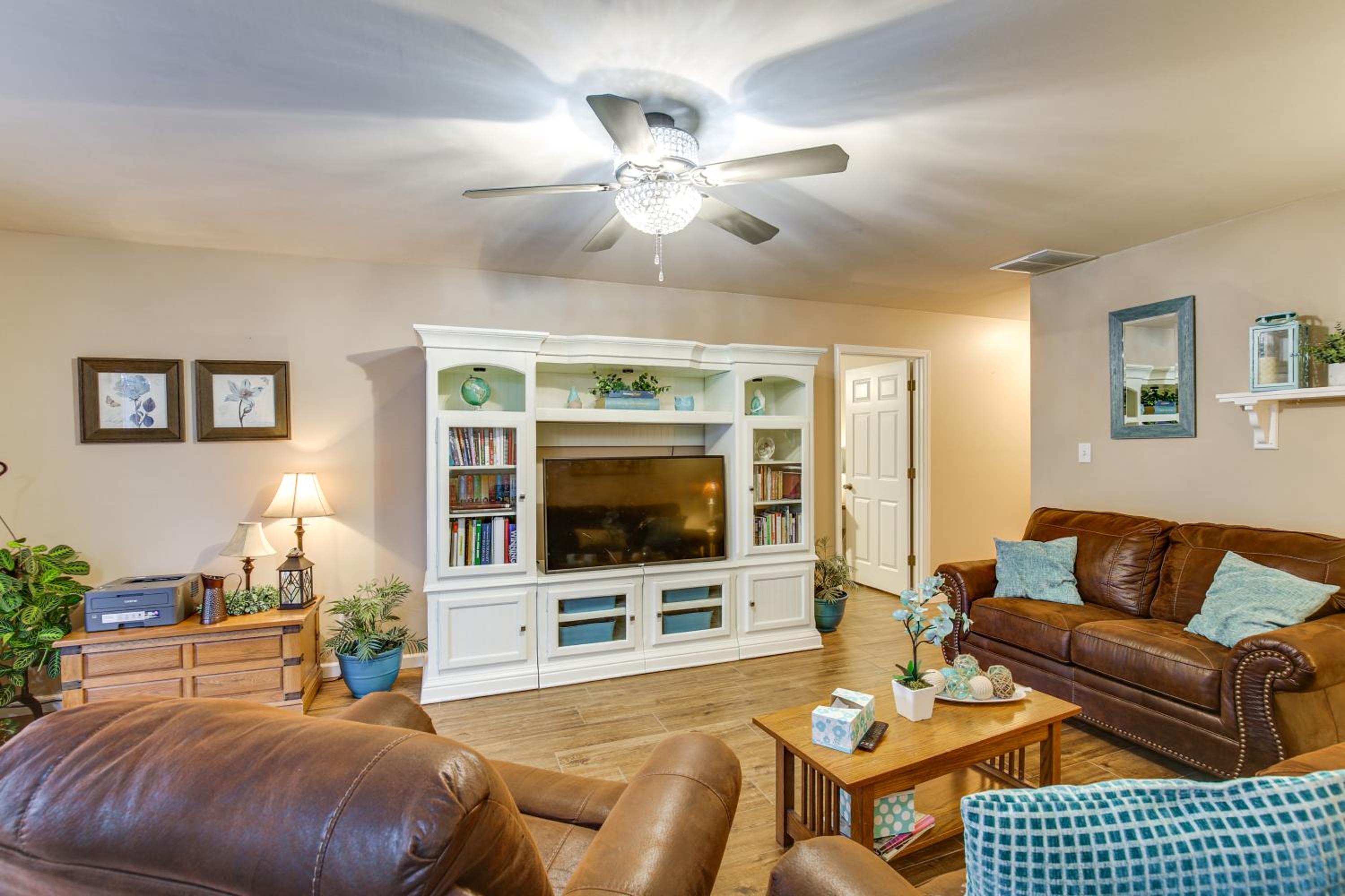 Route 66 Gem! Charming Litchfield Home with Yard