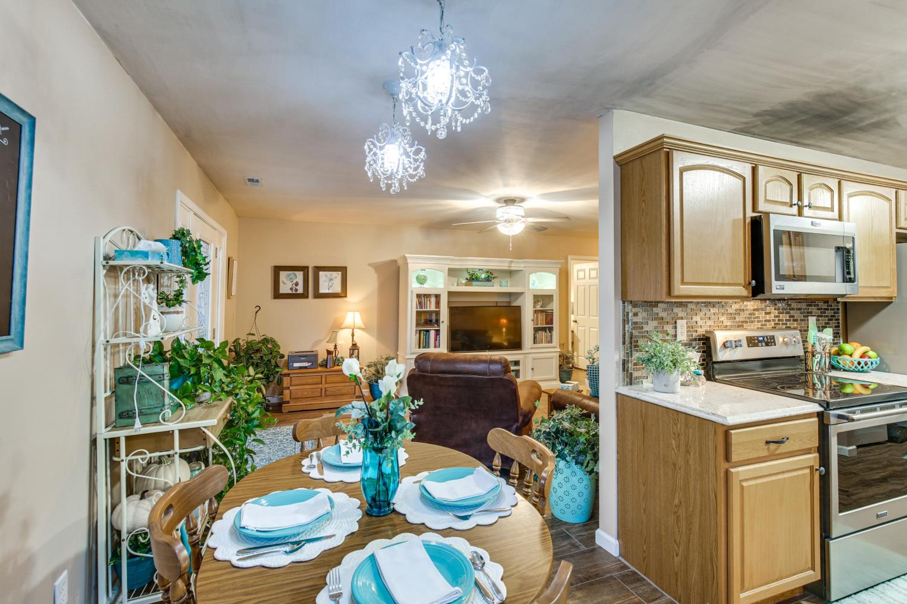 Route 66 Gem! Charming Litchfield Home with Yard