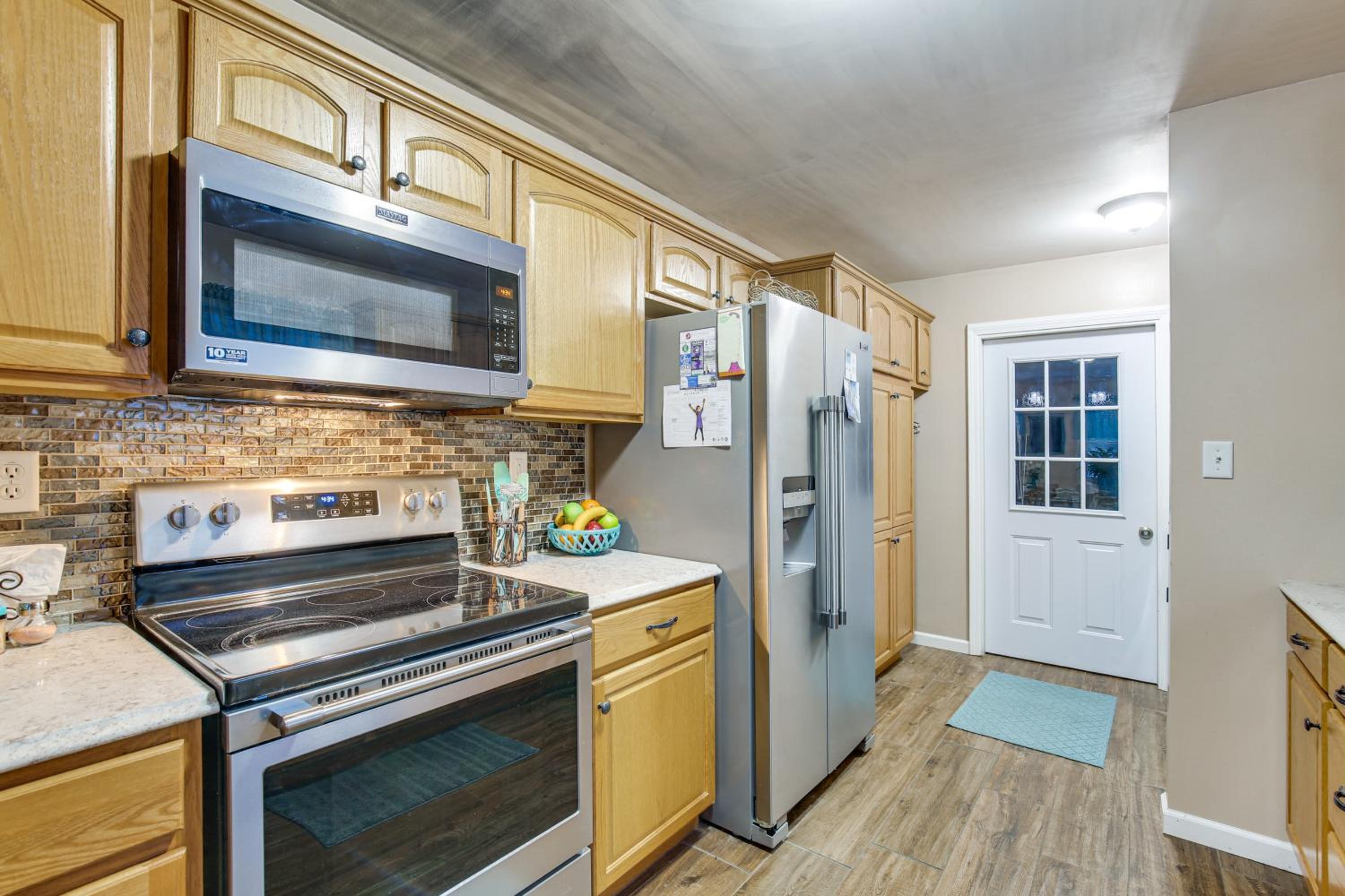 Route 66 Gem! Charming Litchfield Home with Yard