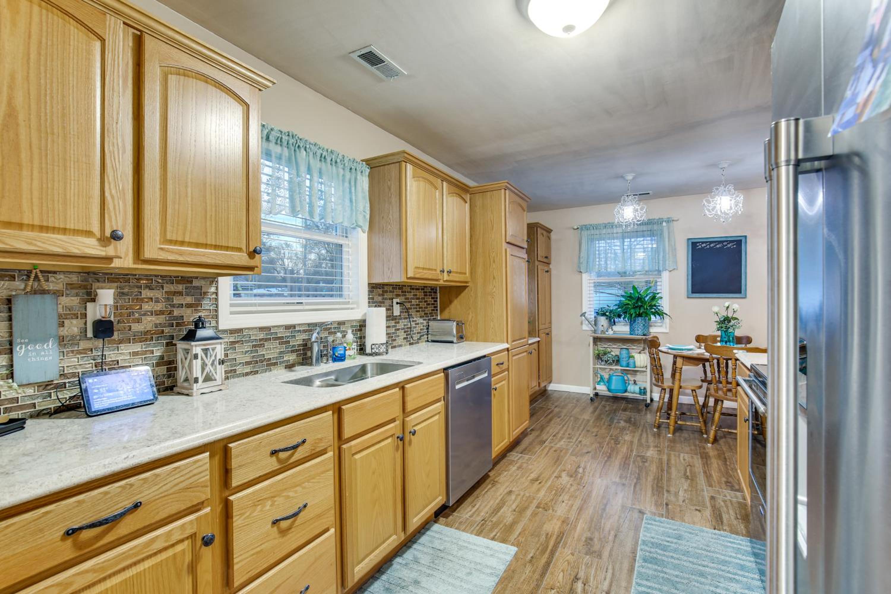 Route 66 Gem! Charming Litchfield Home with Yard