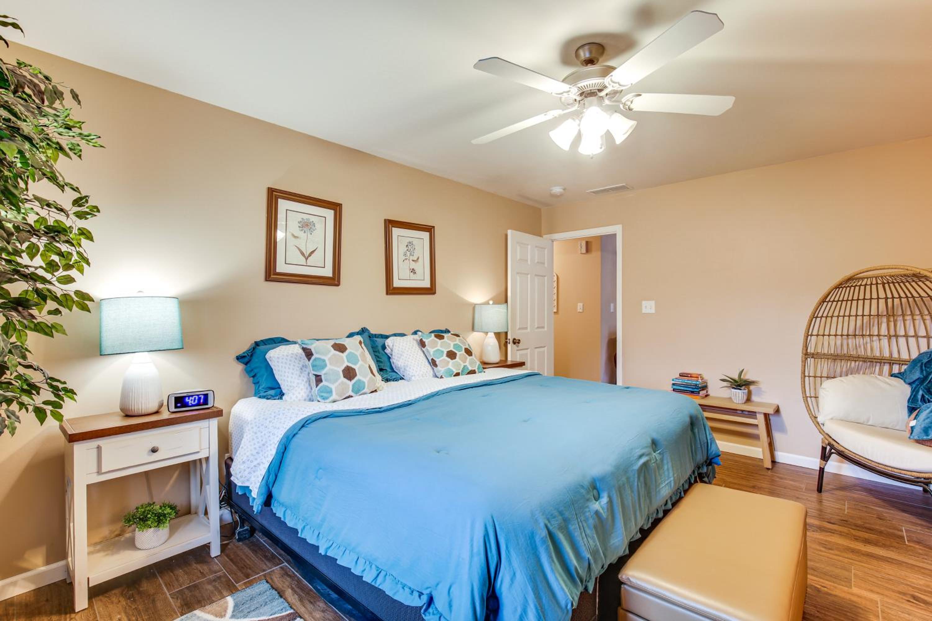 Route 66 Gem! Charming Litchfield Home with Yard