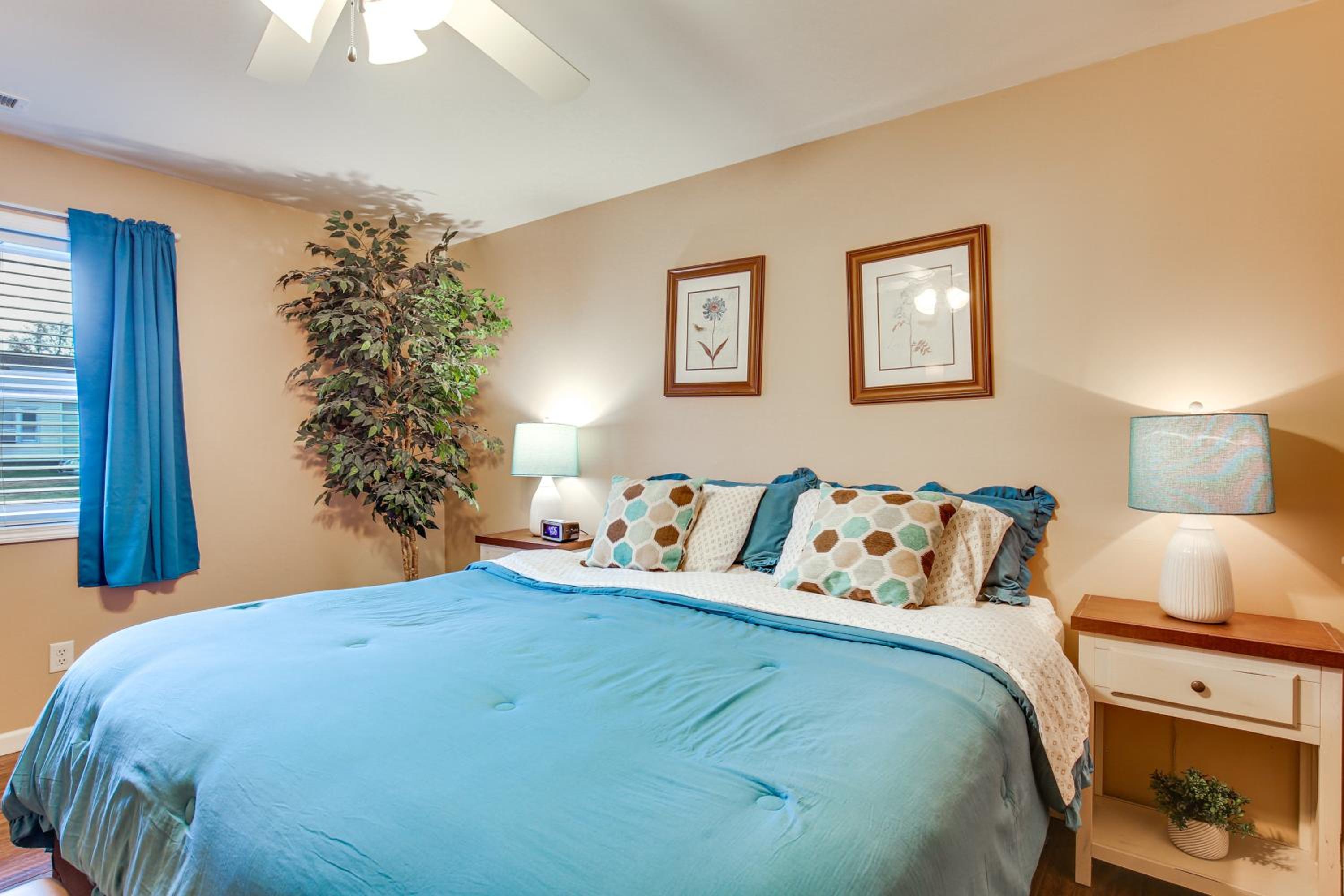 Route 66 Gem! Charming Litchfield Home with Yard