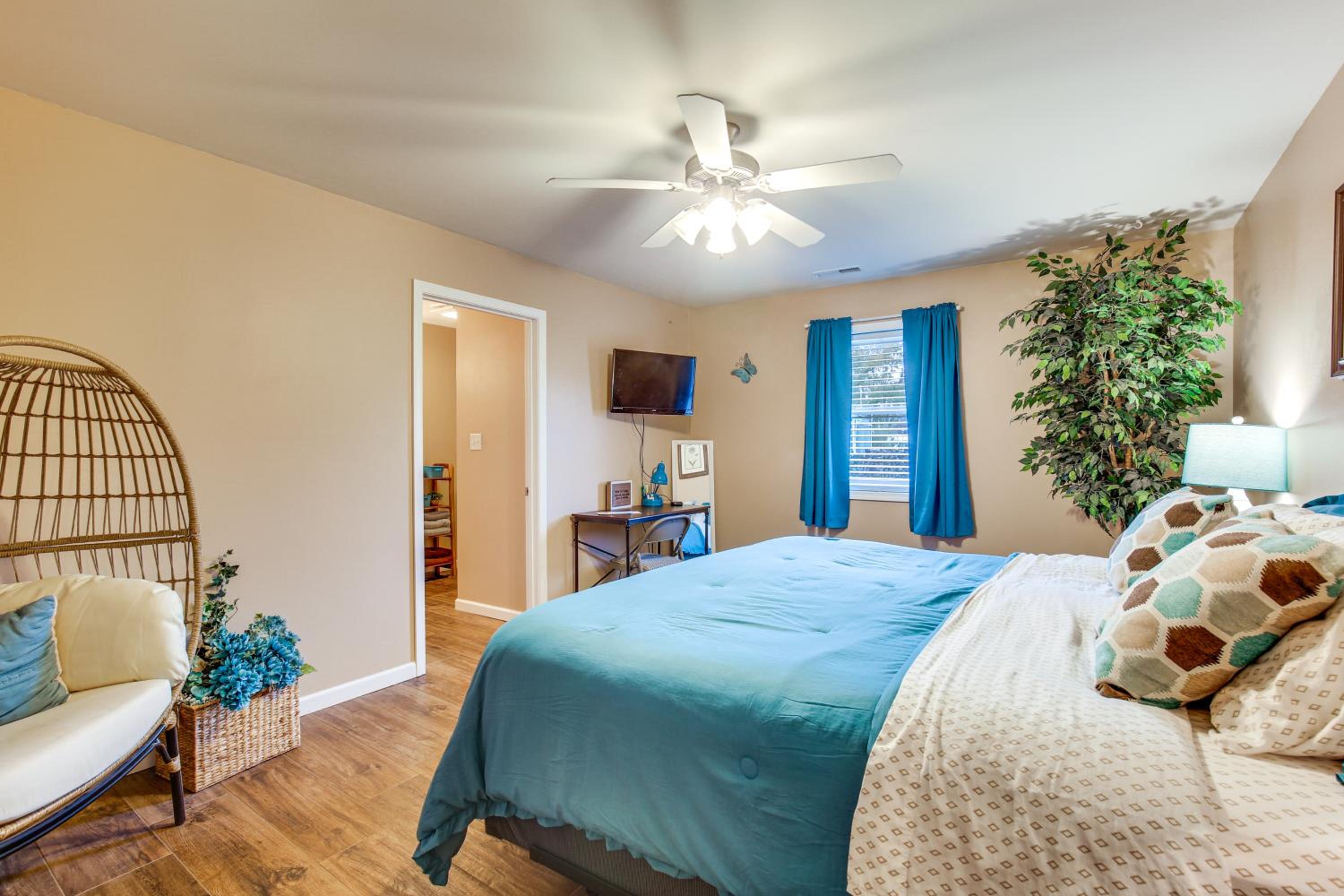 Route 66 Gem! Charming Litchfield Home with Yard