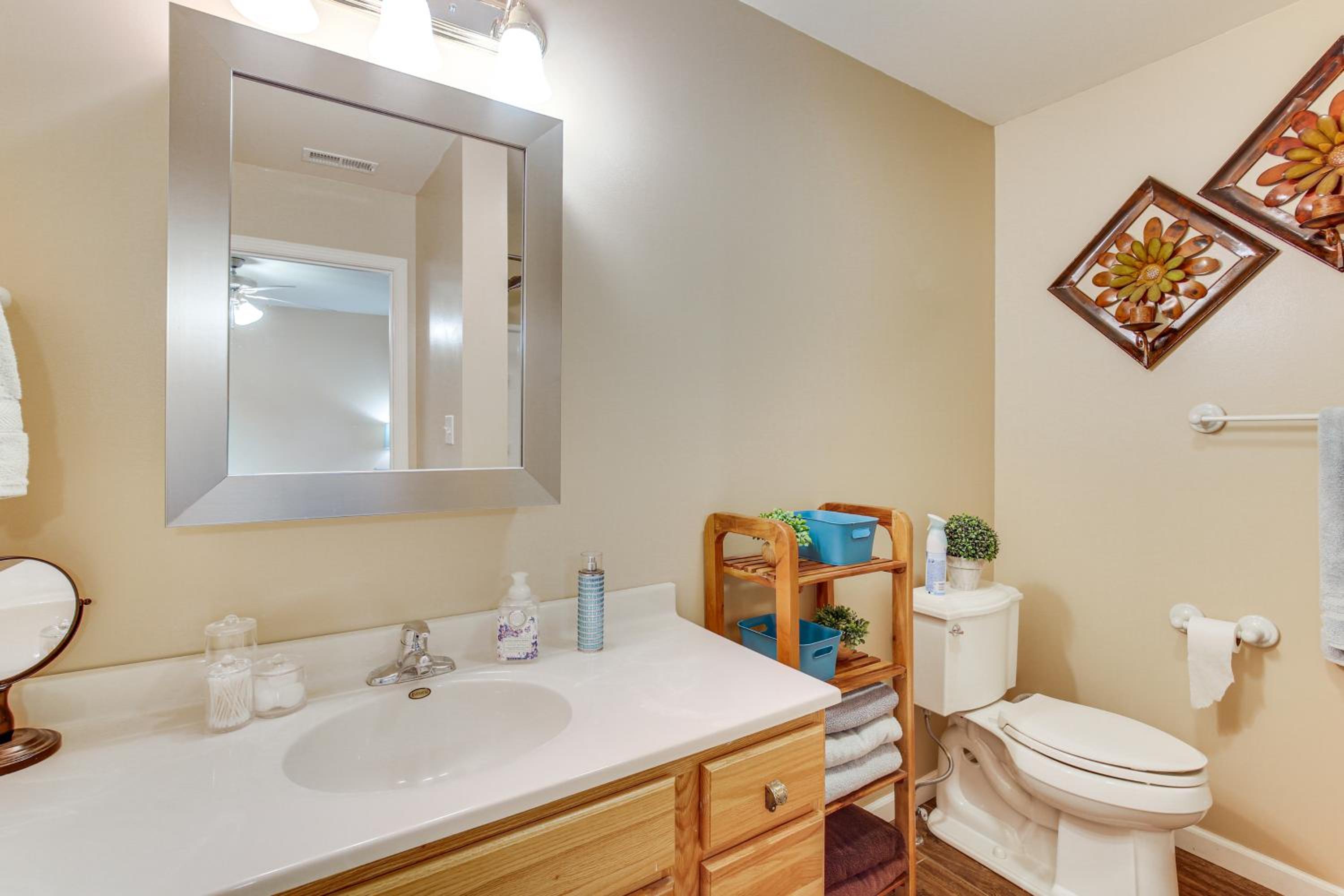 Route 66 Gem! Charming Litchfield Home with Yard