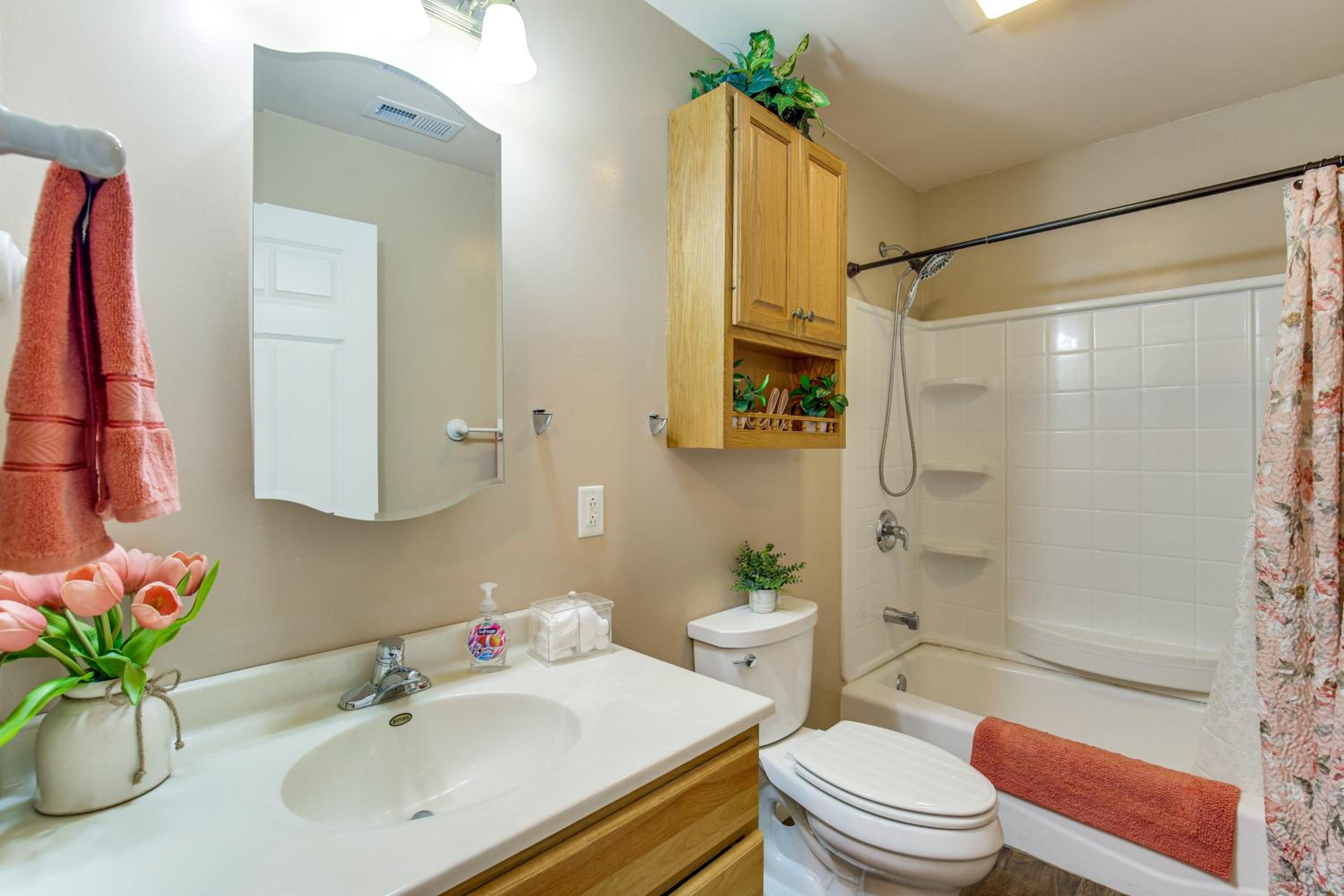 Route 66 Gem! Charming Litchfield Home with Yard