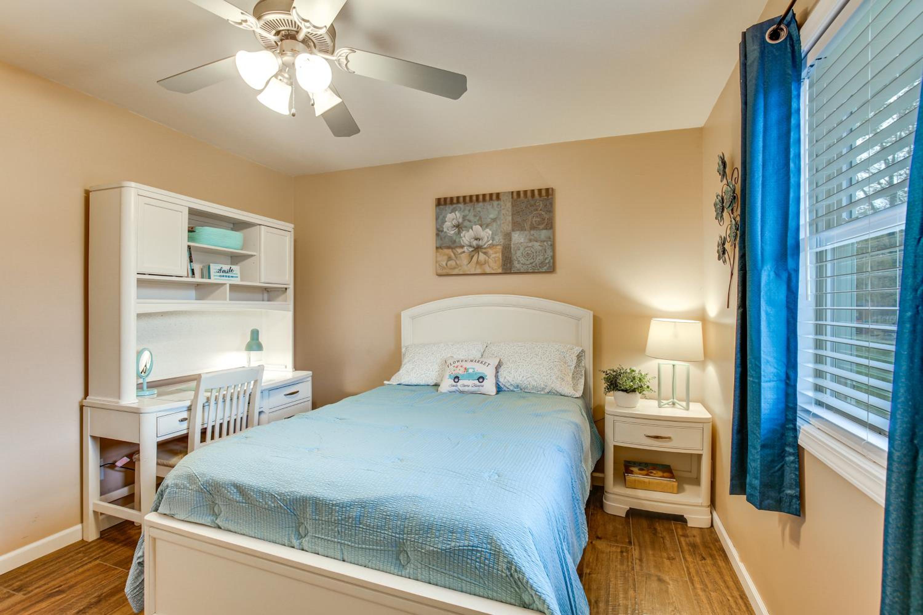 Route 66 Gem! Charming Litchfield Home with Yard