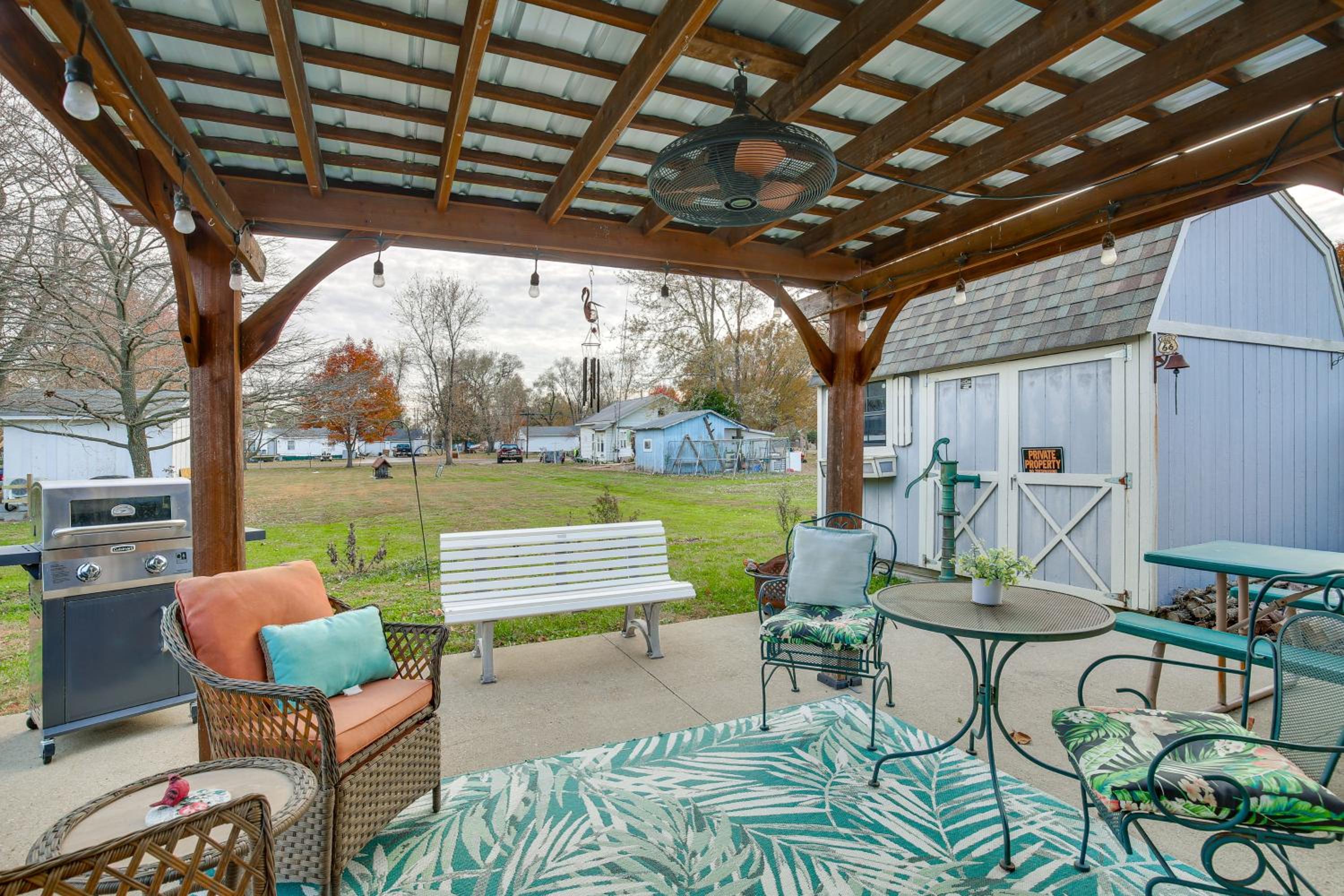 Route 66 Gem! Charming Litchfield Home with Yard