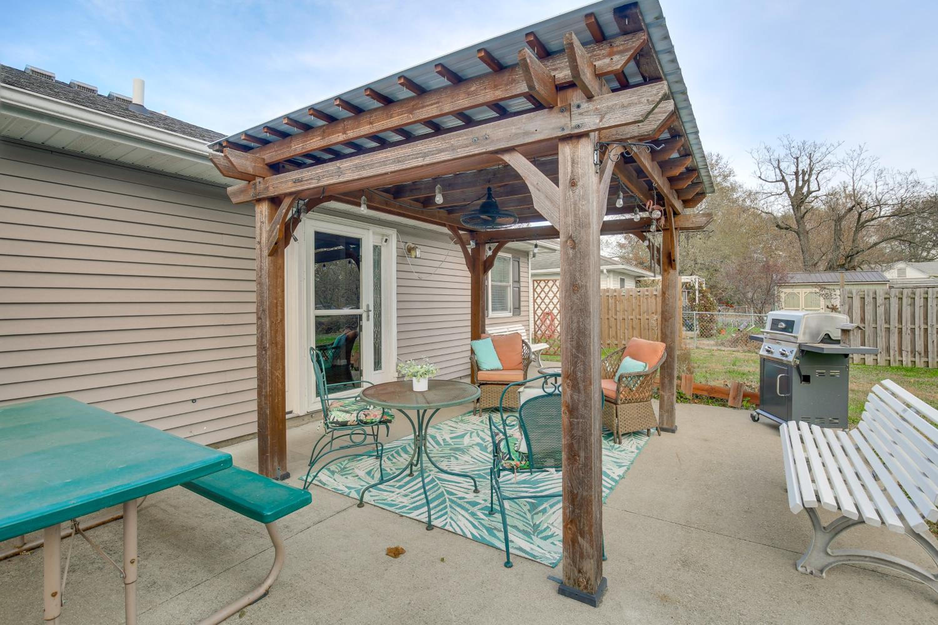Route 66 Gem! Charming Litchfield Home with Yard
