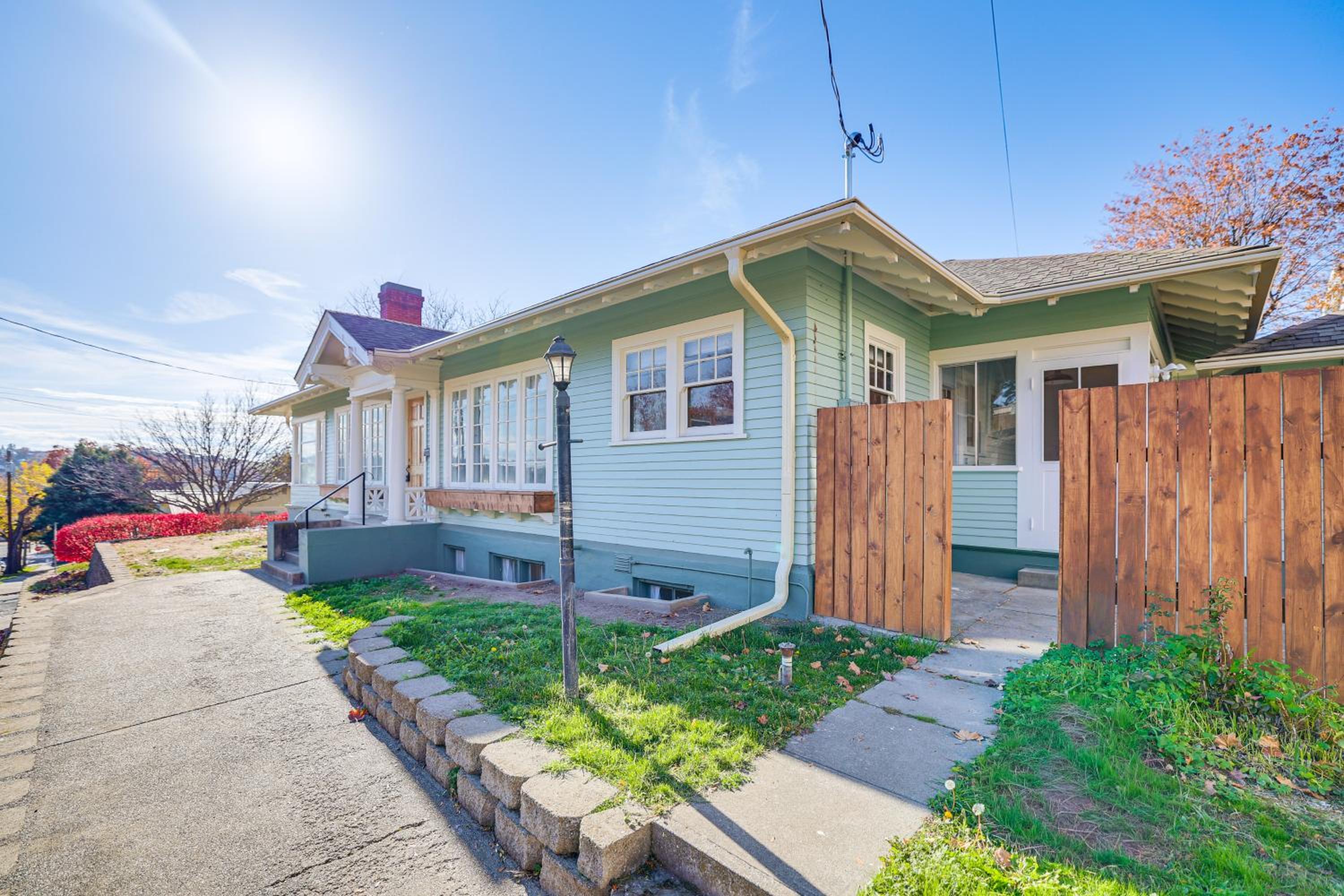 1 Mi to Pendleton Round-Up Historic Elnor Home