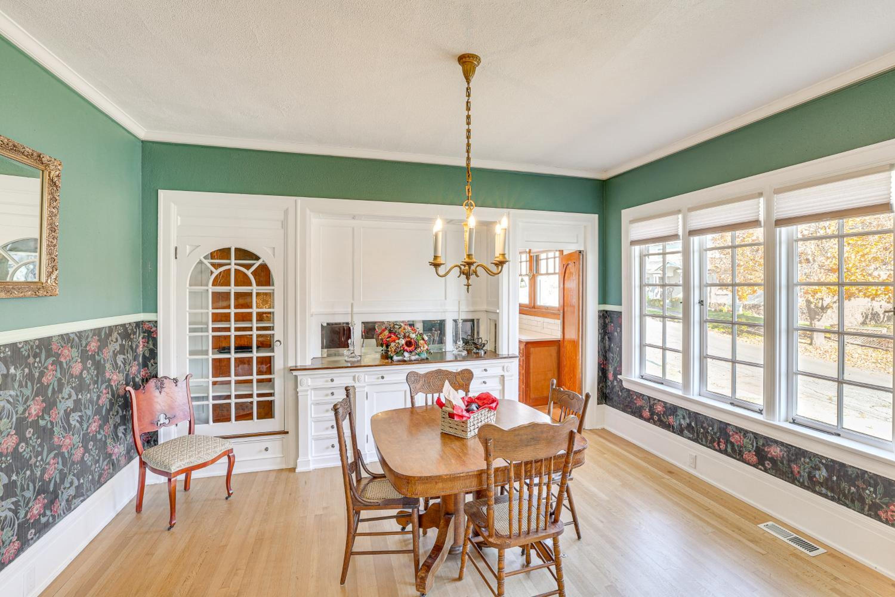 1 Mi to Pendleton Round-Up Historic Elnor Home