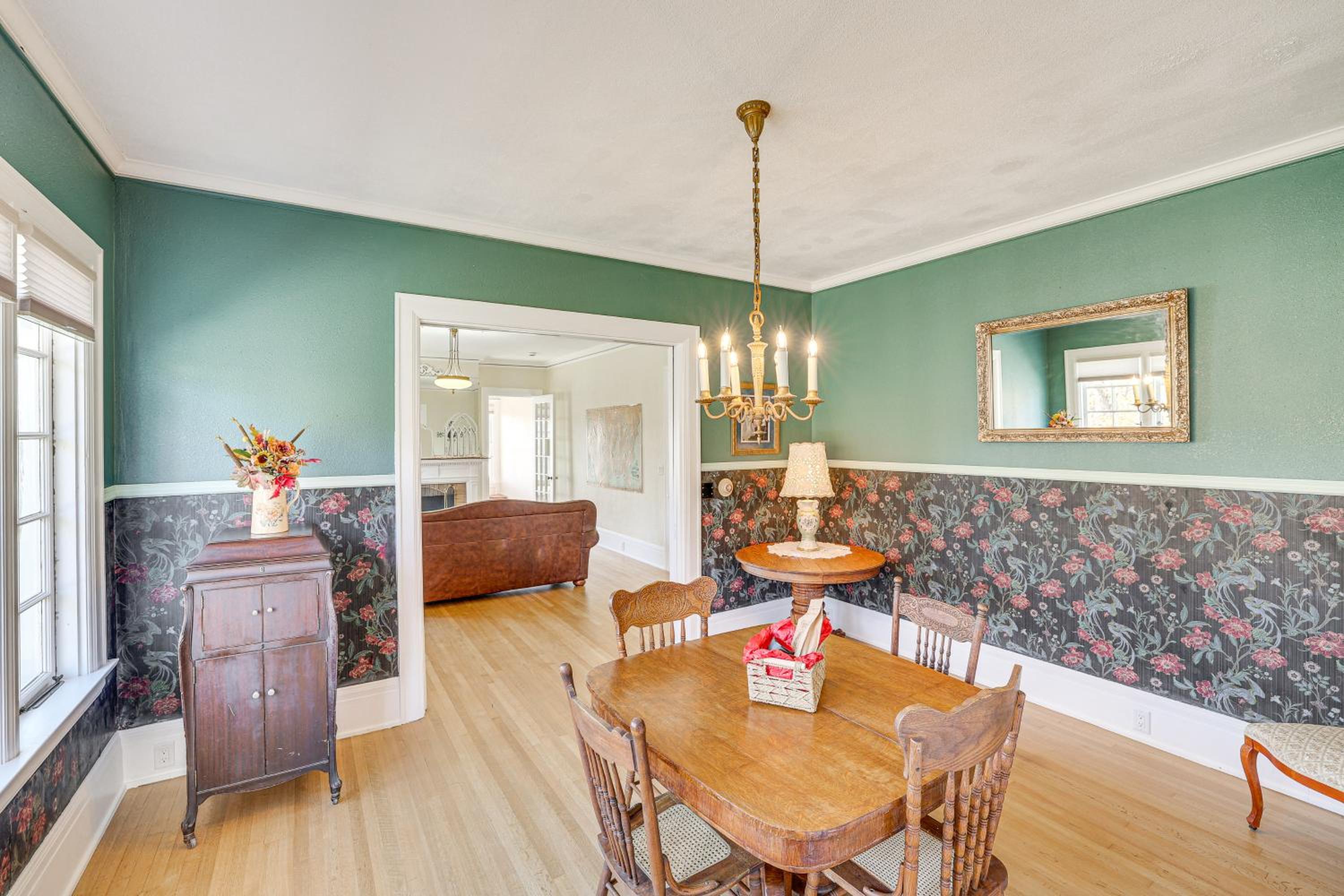 1 Mi to Pendleton Round-Up Historic Elnor Home