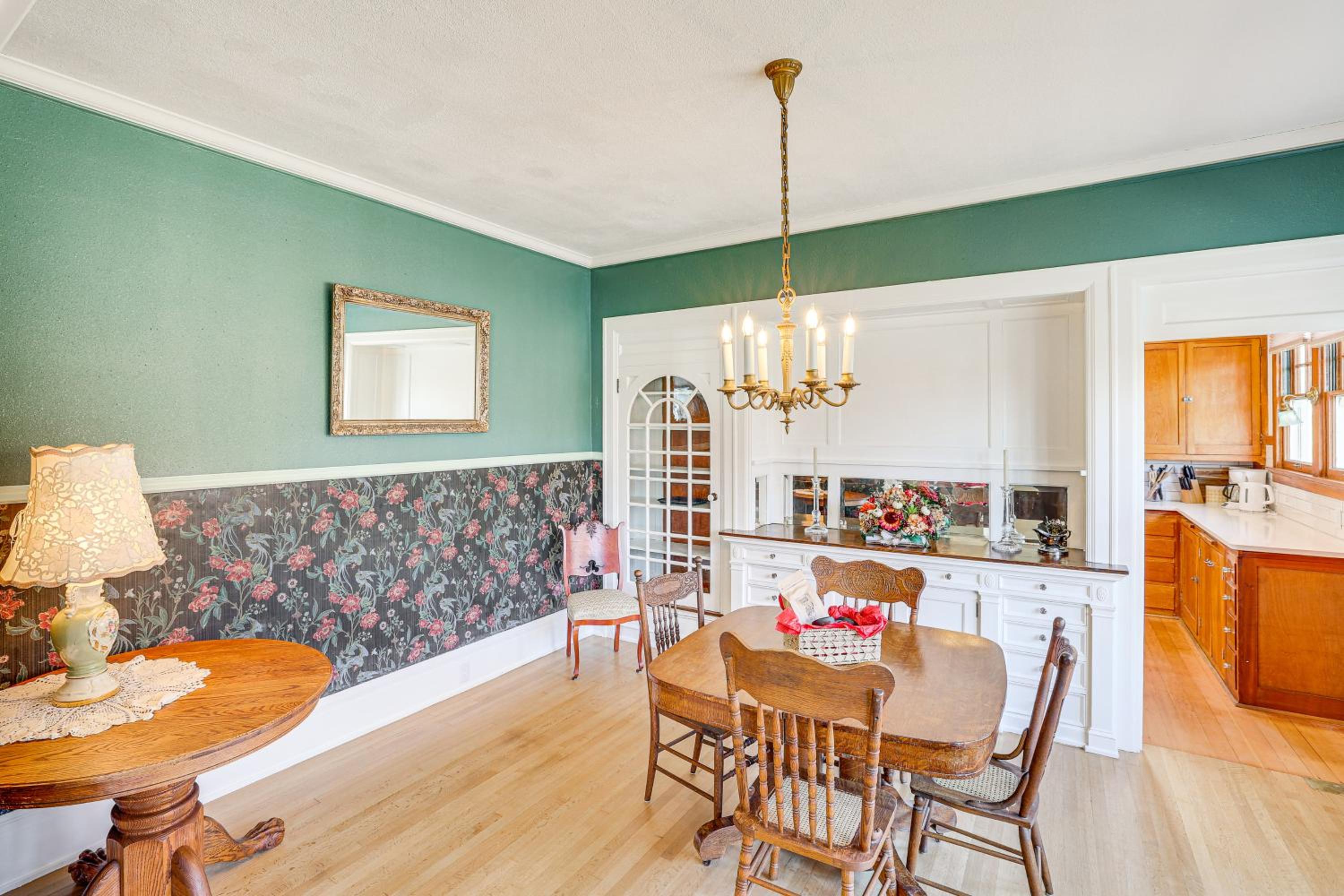1 Mi to Pendleton Round-Up Historic Elnor Home