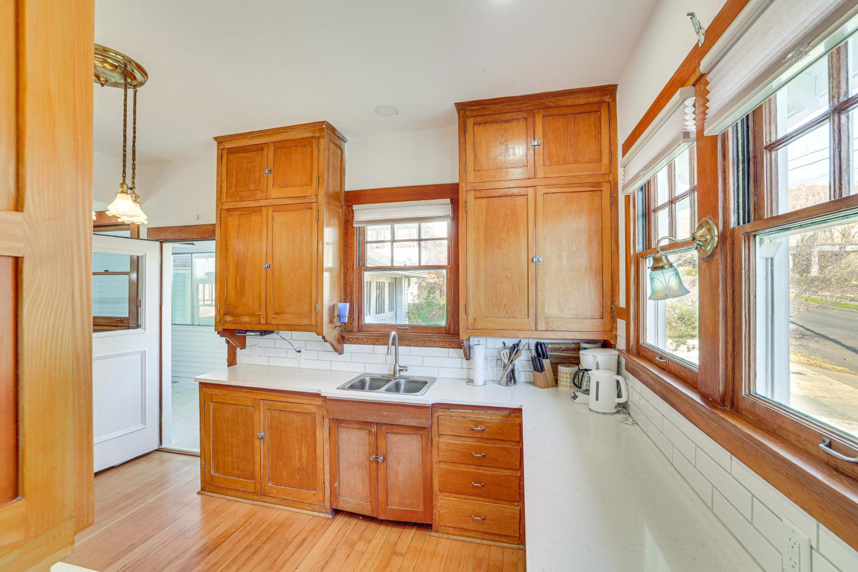 1 Mi to Pendleton Round-Up Historic Elnor Home