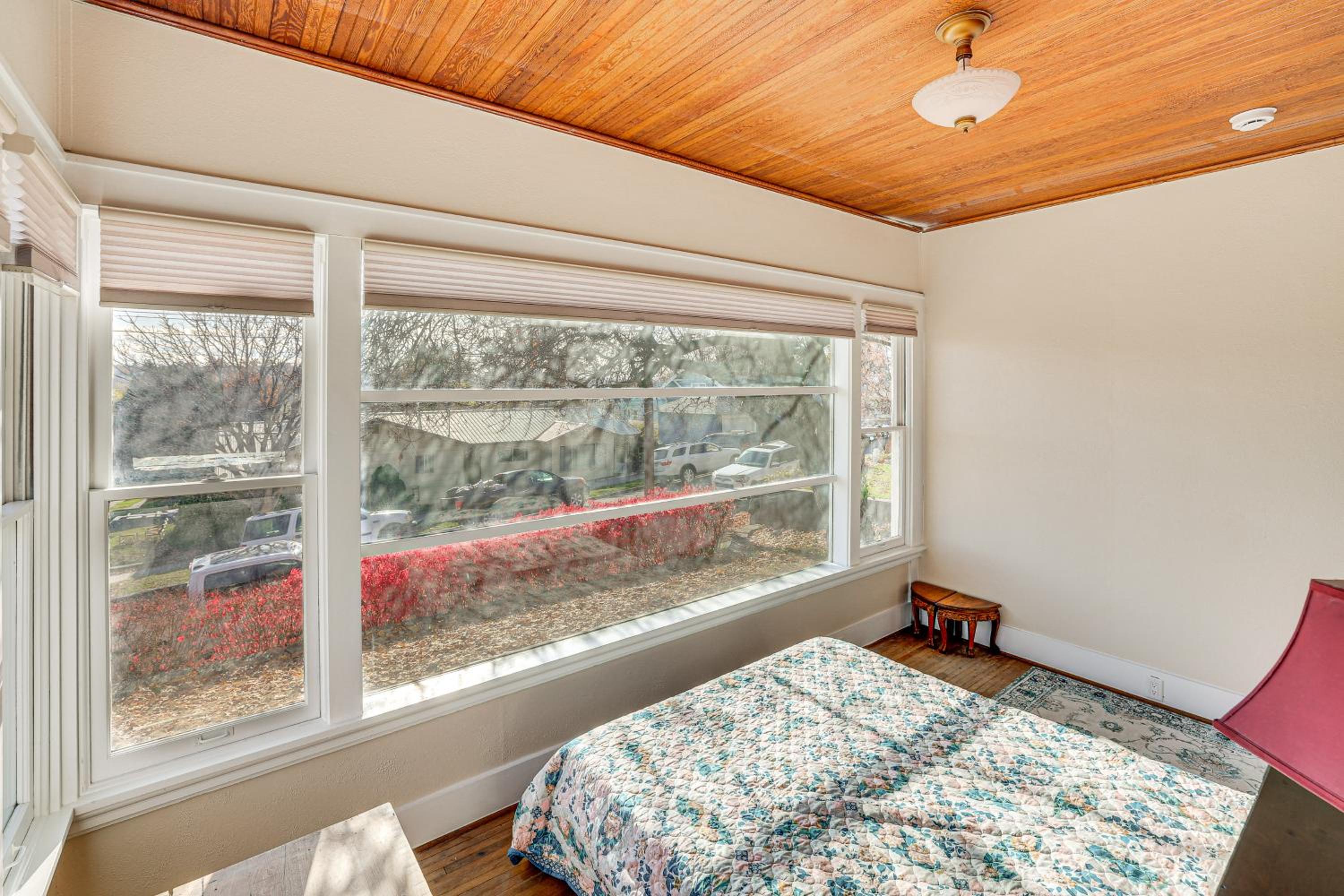 1 Mi to Pendleton Round-Up Historic Elnor Home