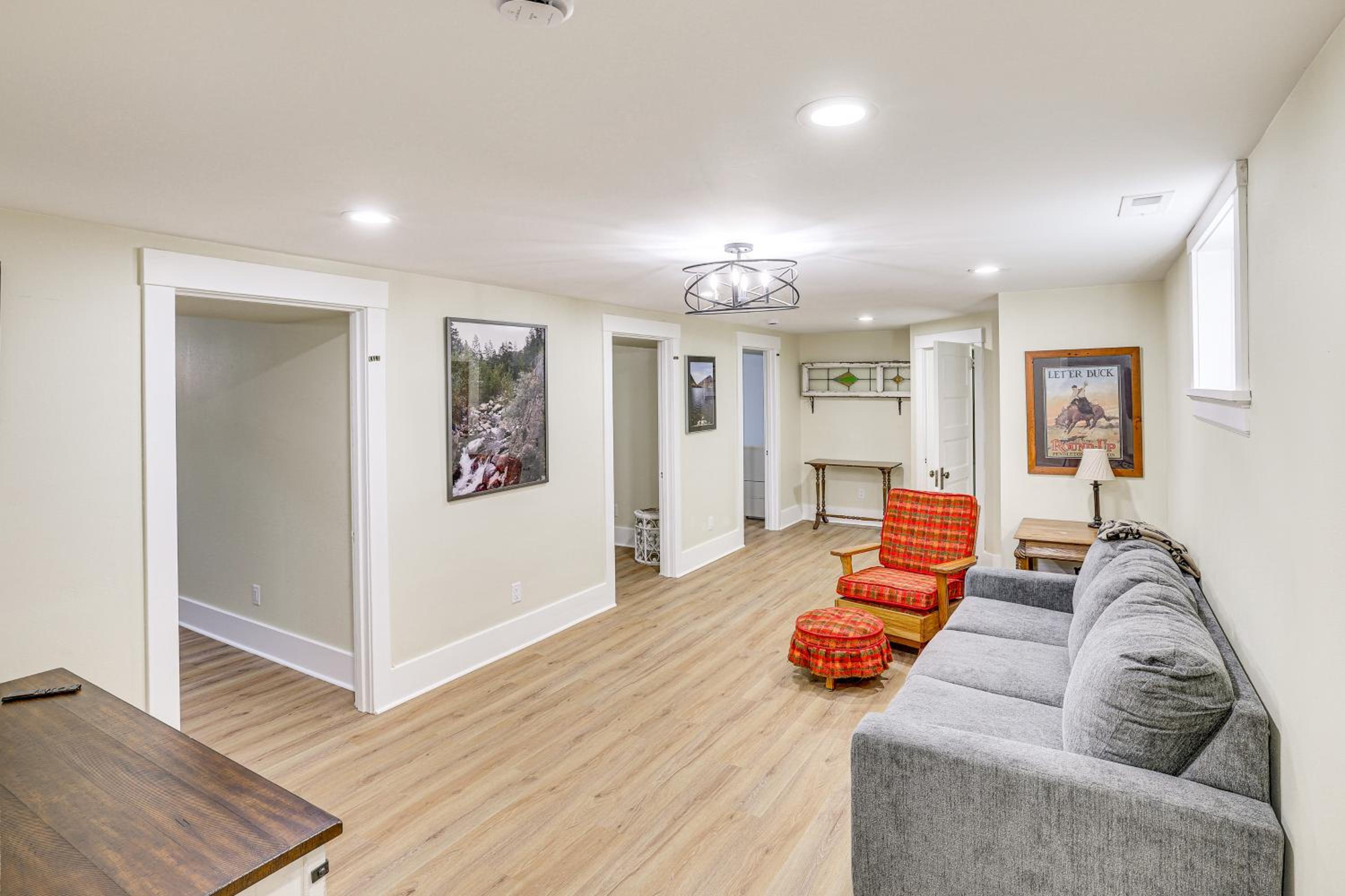1 Mi to Pendleton Round-Up Historic Elnor Home