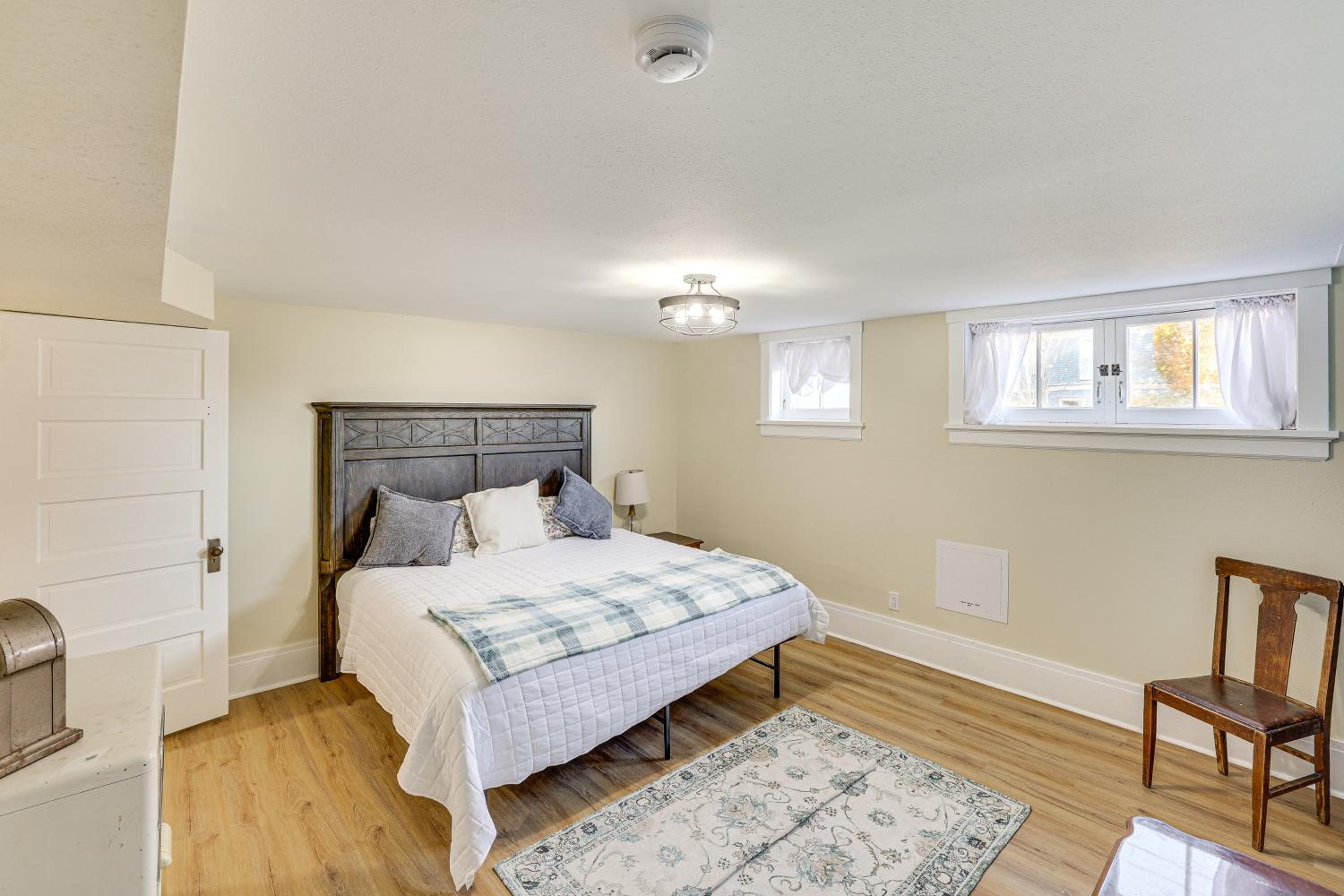 1 Mi to Pendleton Round-Up Historic Elnor Home