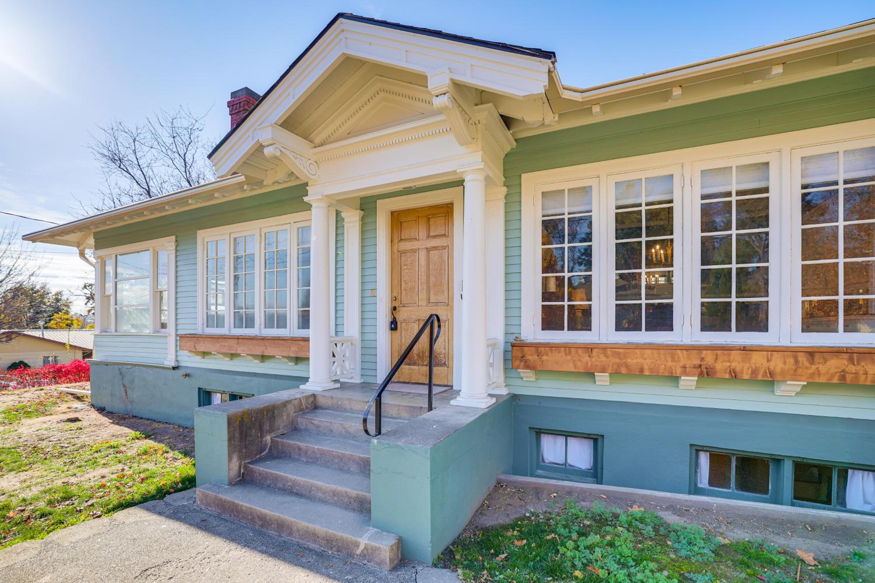 1 Mi to Pendleton Round-Up Historic Elnor Home