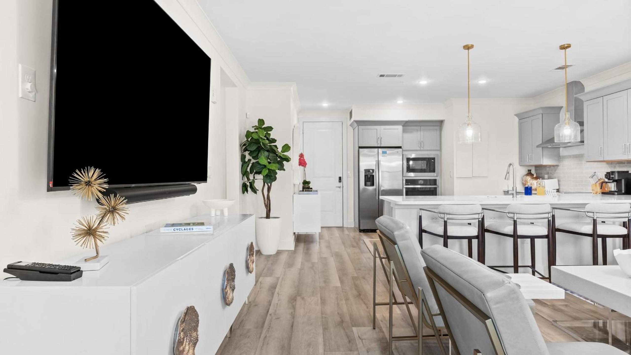 Bright 30A Two-Suite Condo — Balcony Views Pool Hot Tub Near Gulf Place Emerald Oasis by AvantStay