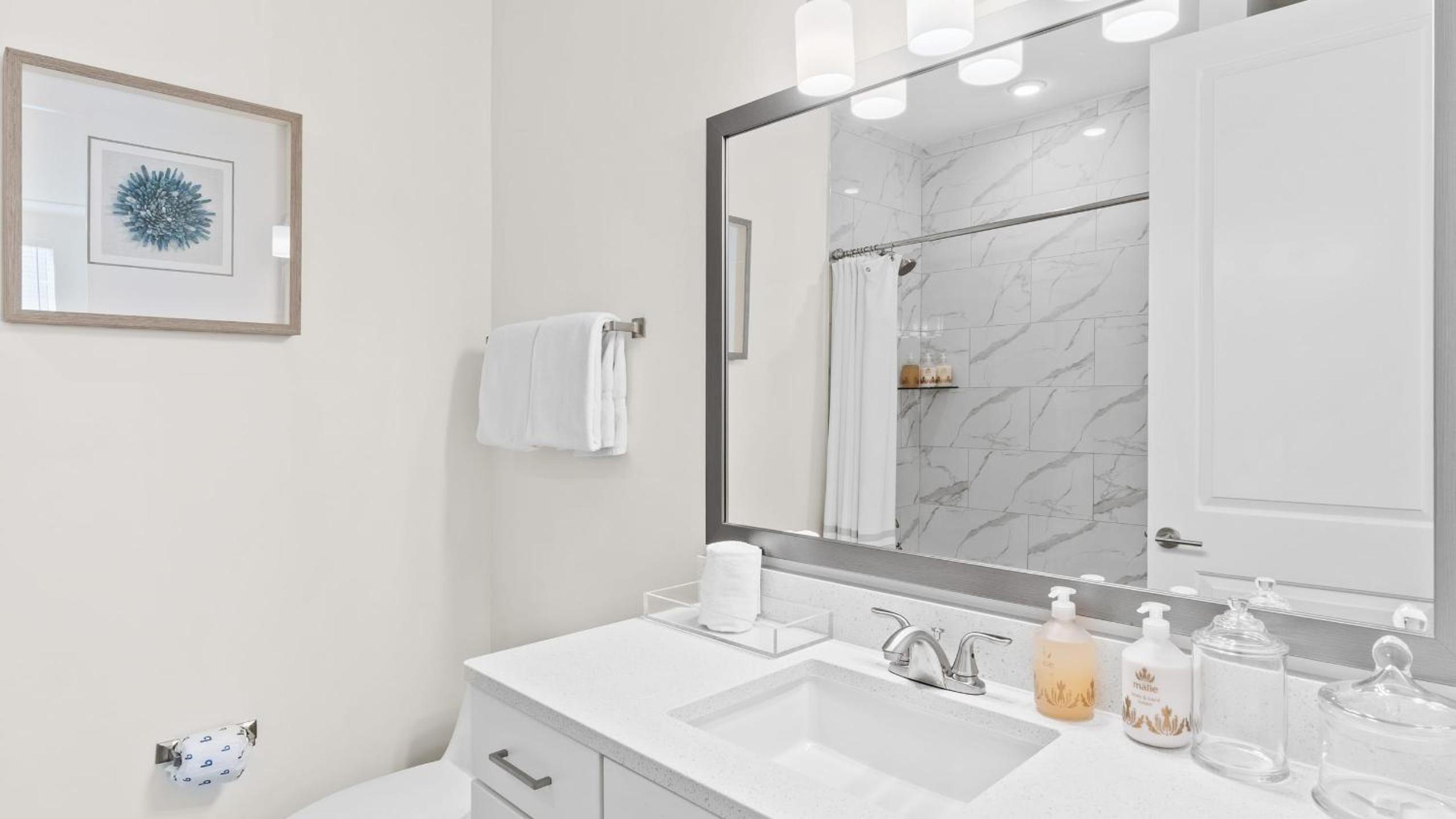 Bright 30A Two-Suite Condo — Balcony Views Pool Hot Tub Near Gulf Place Emerald Oasis by AvantStay