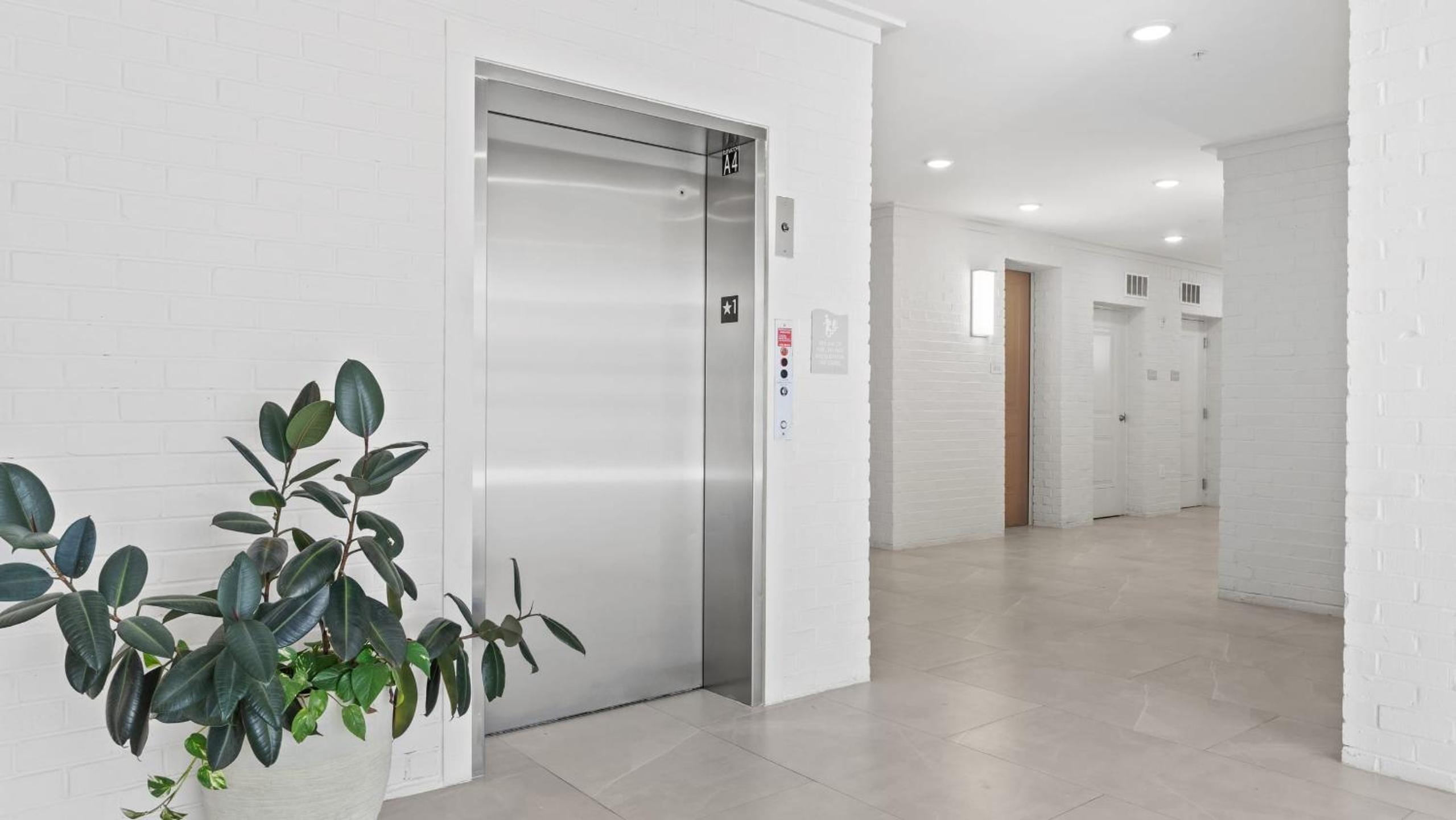 Bright 30A Two-Suite Condo — Balcony Views Pool Hot Tub Near Gulf Place Emerald Oasis by AvantStay