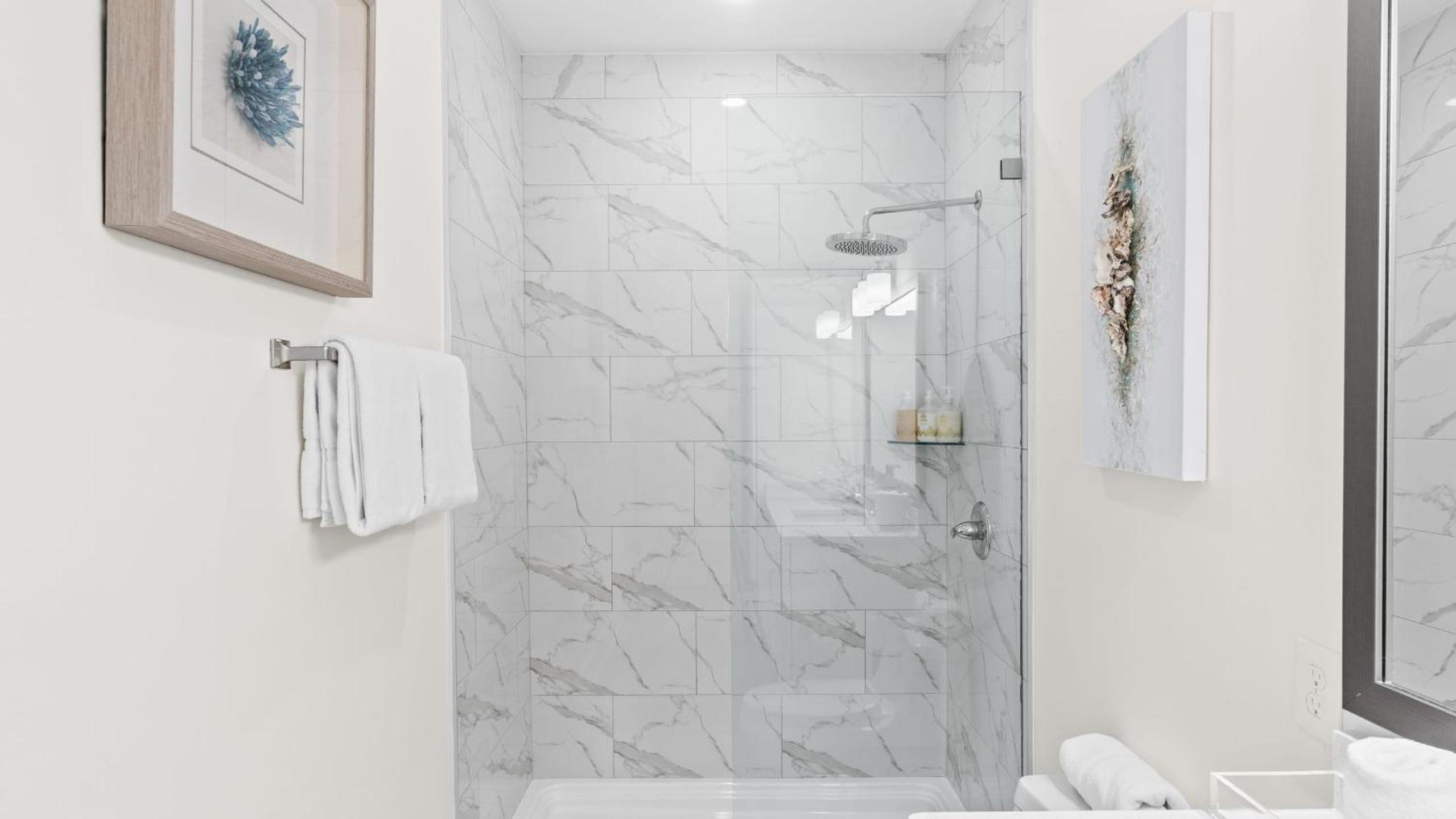 Bright 30A Two-Suite Condo — Balcony Views Pool Hot Tub Near Gulf Place Emerald Oasis by AvantStay