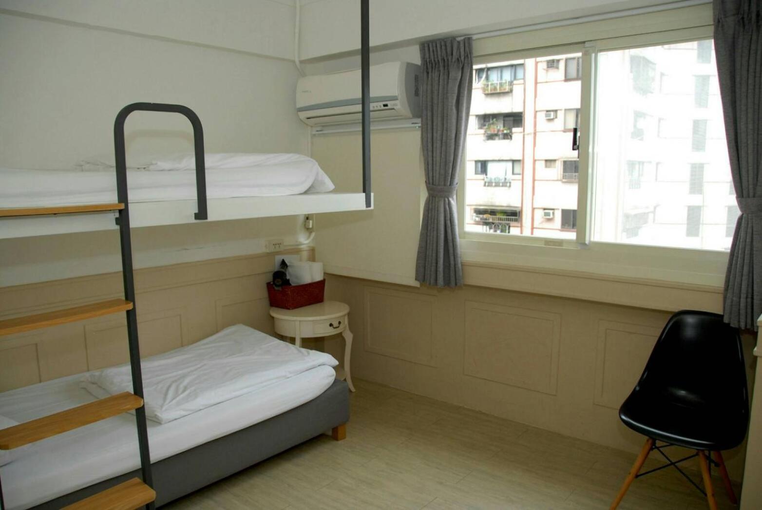 Mr. Lobster’s Secret Den design hostel