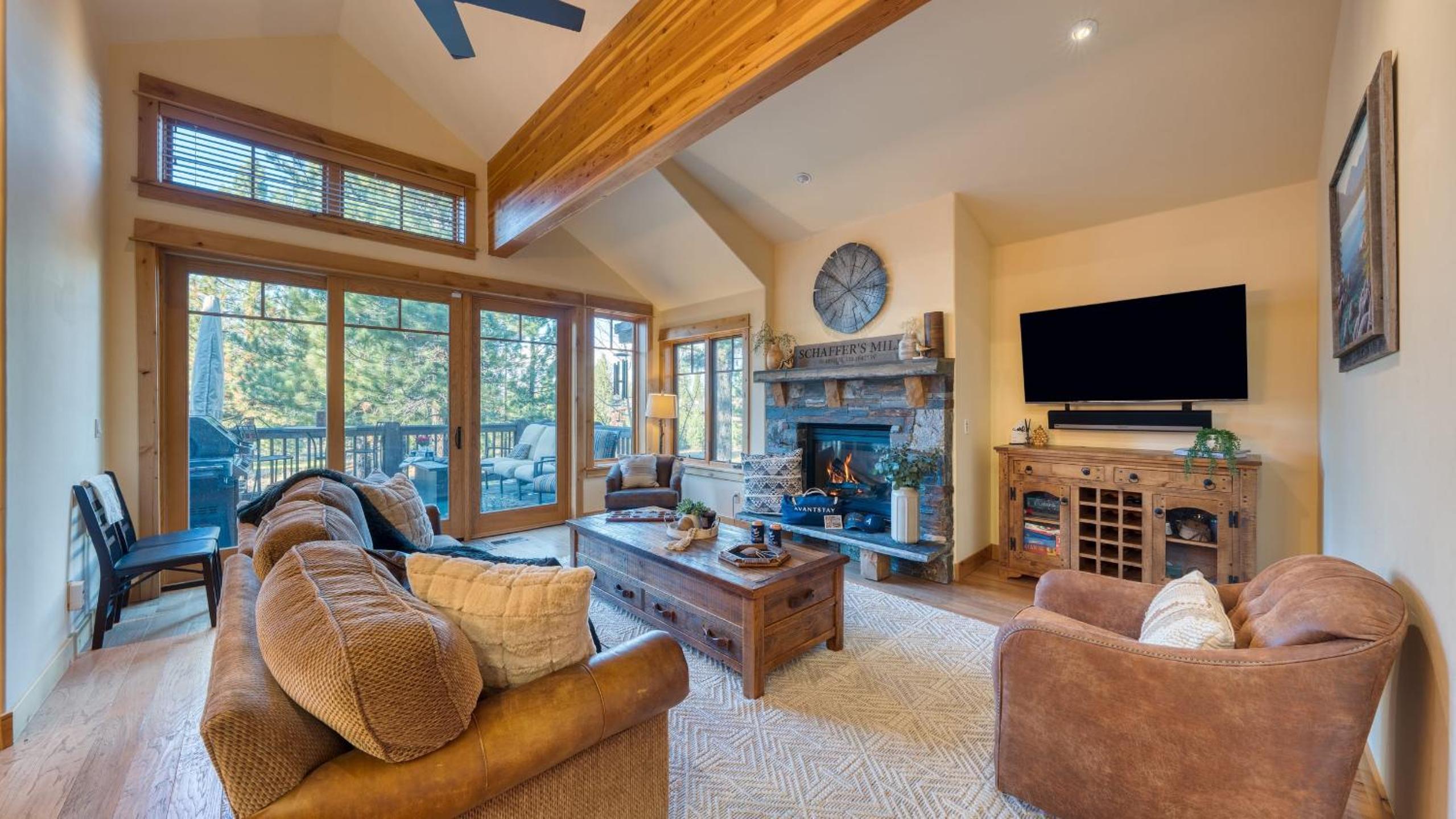 Truckee Escape w Hot Tub Minutes to Skiing Dining Trails Valmont Lodge by Lake Tahoe