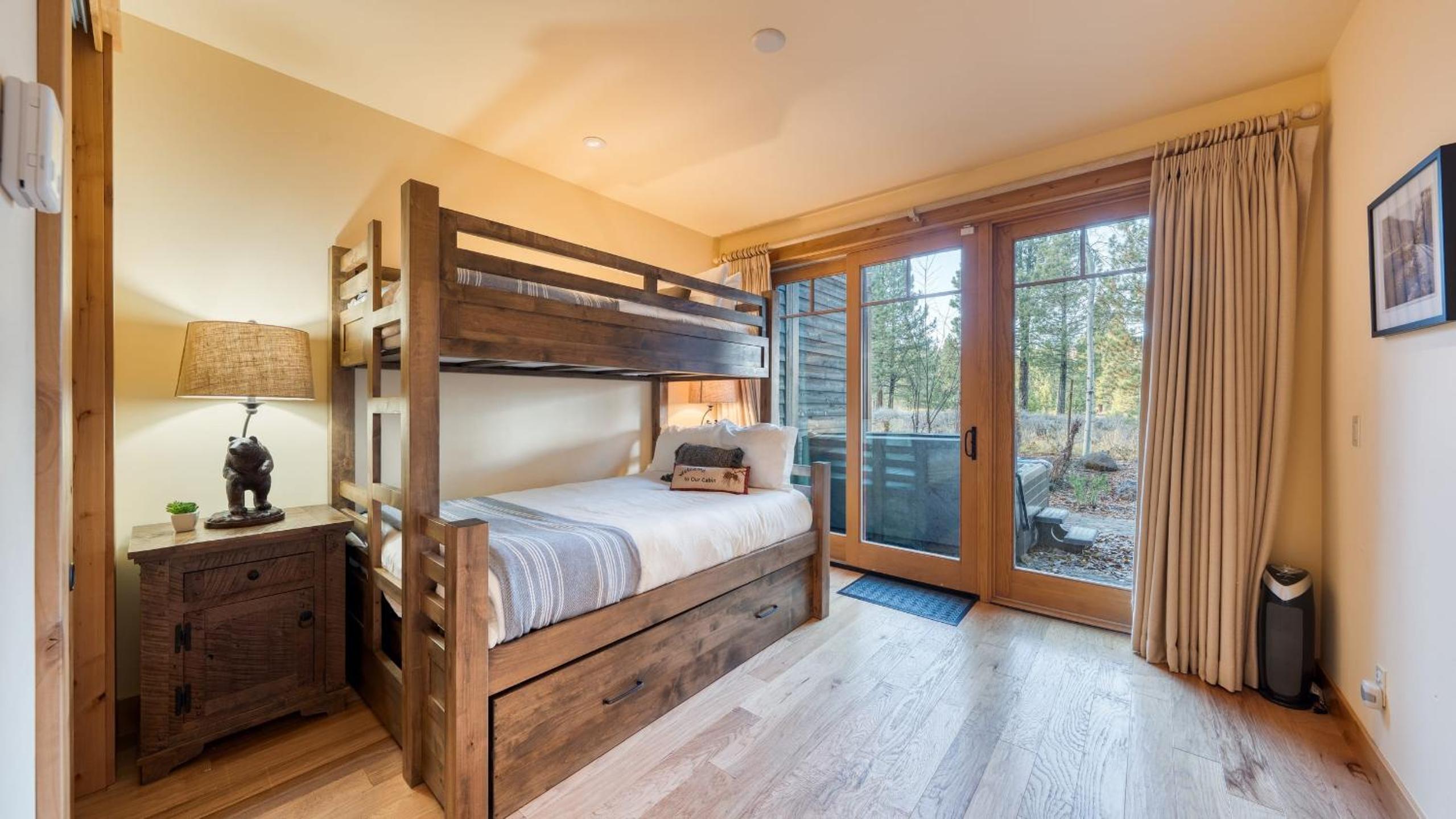 Truckee Escape w Hot Tub Minutes to Skiing Dining Trails Valmont Lodge by Lake Tahoe