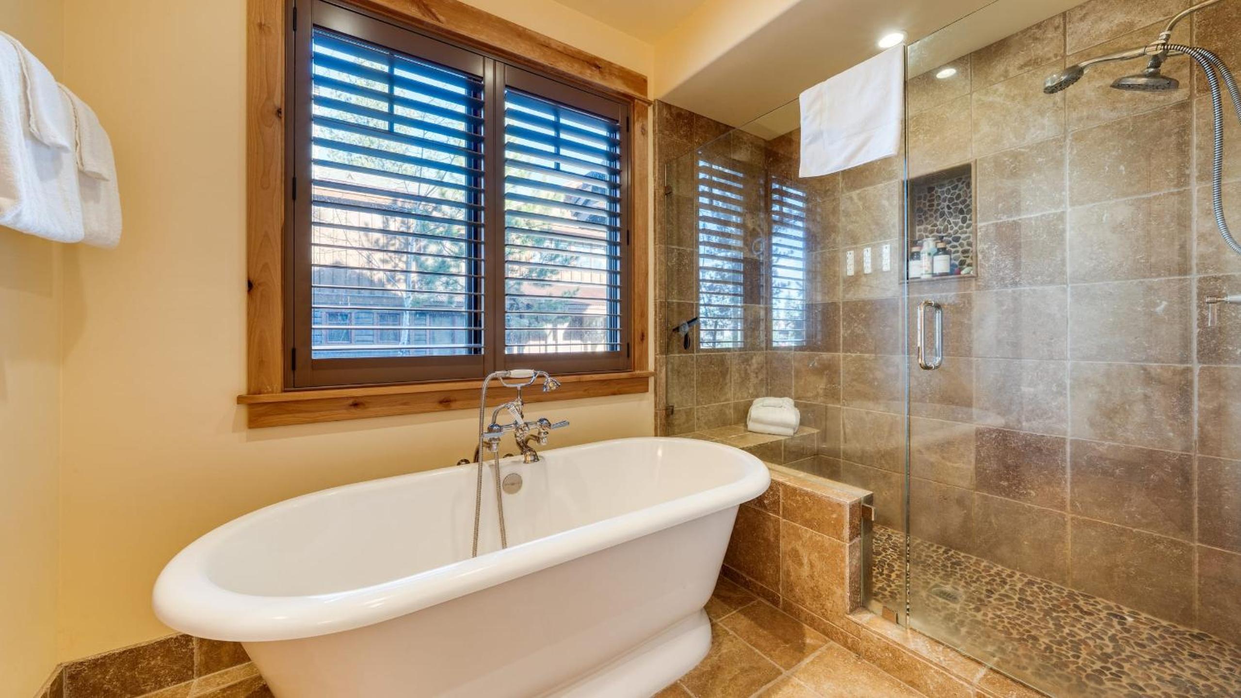 Truckee Escape w Hot Tub Minutes to Skiing Dining Trails Valmont Lodge by Lake Tahoe