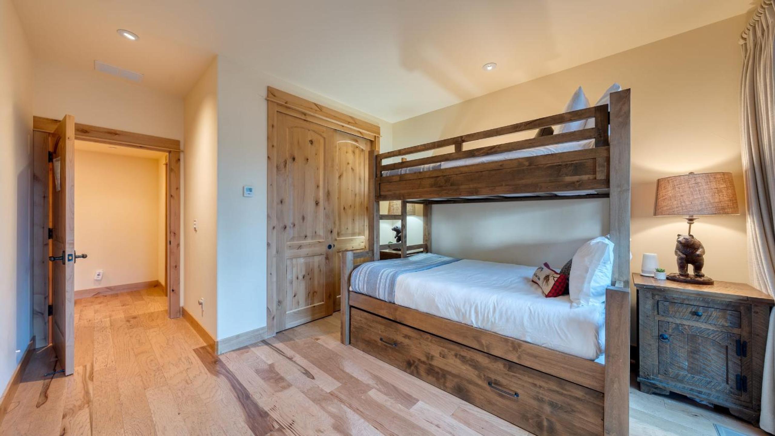 Truckee Escape w Hot Tub Minutes to Skiing Dining Trails Valmont Lodge by Lake Tahoe